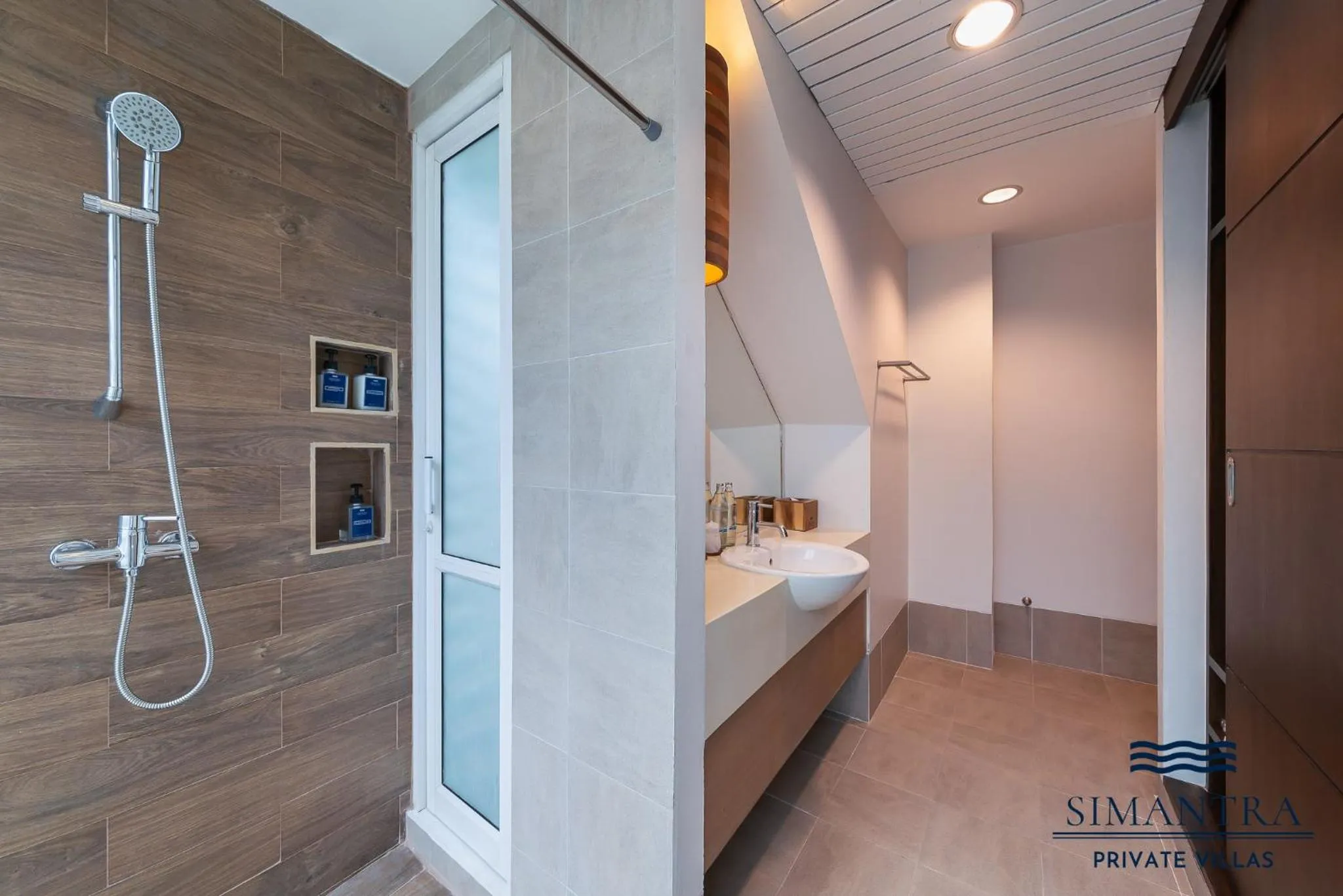 Bathroom, Bed in Simantra Private Villas