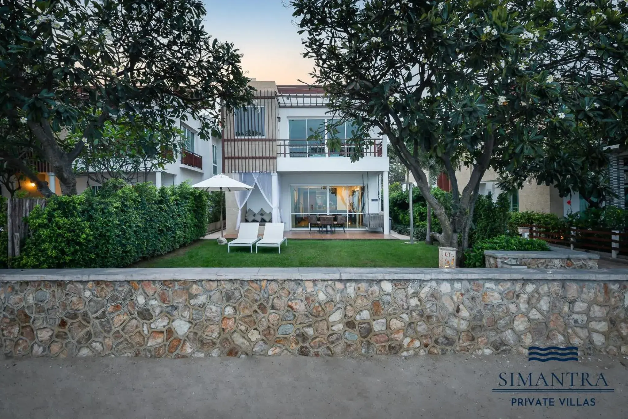 Four-Bedroom Beachfront Villa in Simantra Private Villas Four-Bedroom Beachfront Villa in Simantra Private Villas