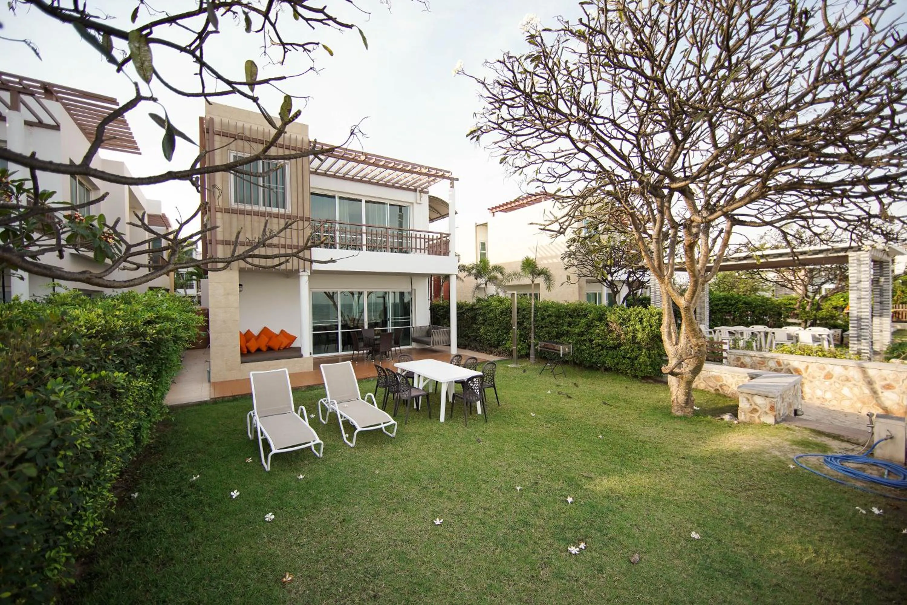 Garden in Simantra Private Villas