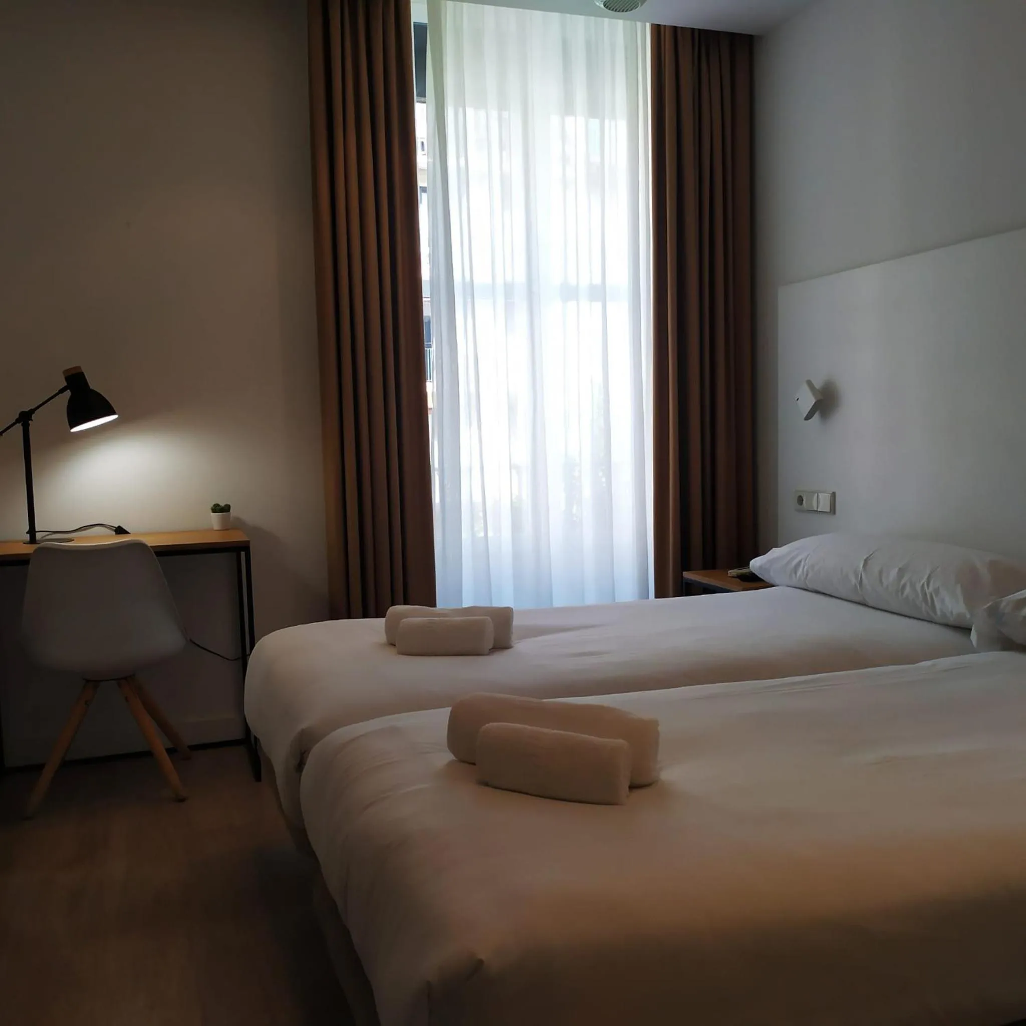 Balcony/Terrace, Bed in Pensión Sarriegi