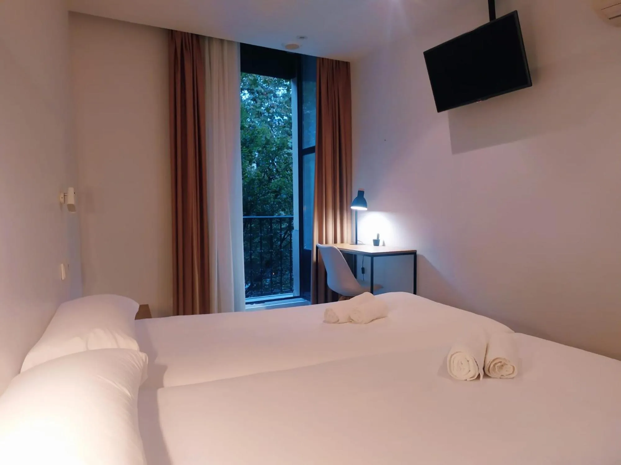 Balcony/Terrace, Bed in Pensión Sarriegi