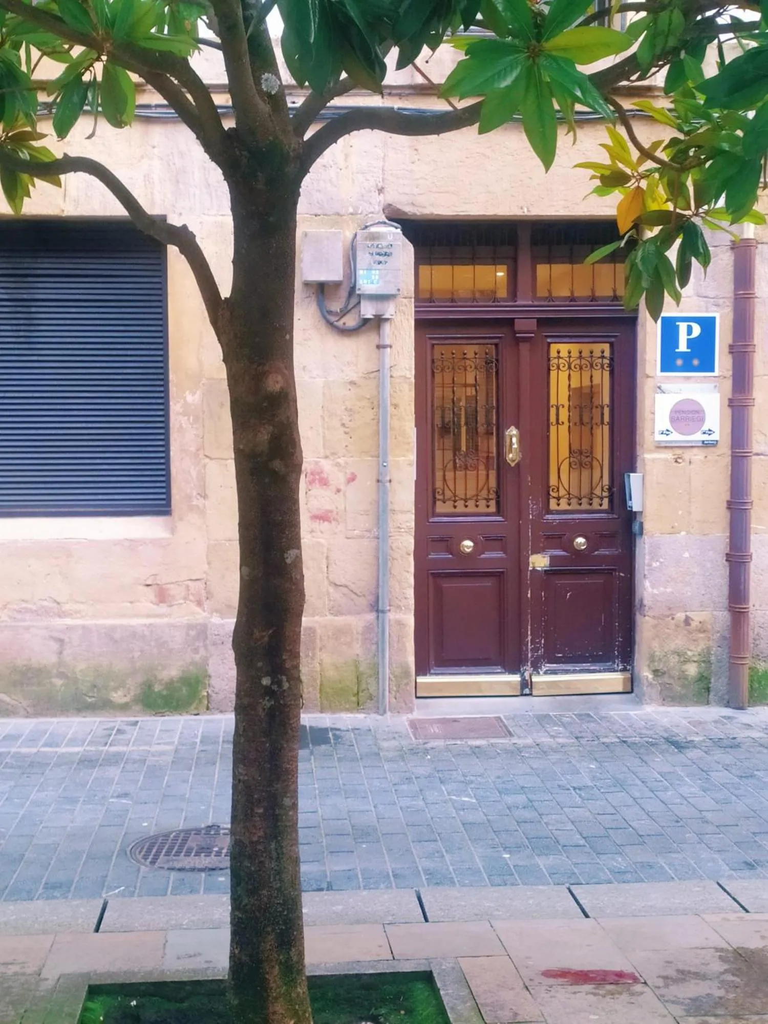 Facade/entrance in Pensión Sarriegi
