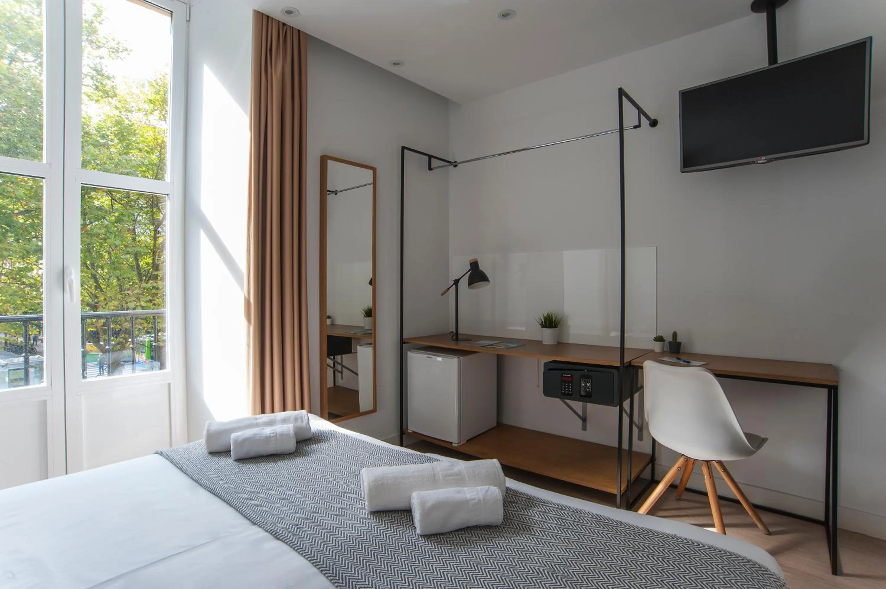 Photo of the whole room, Bed in Pensión Sarriegi