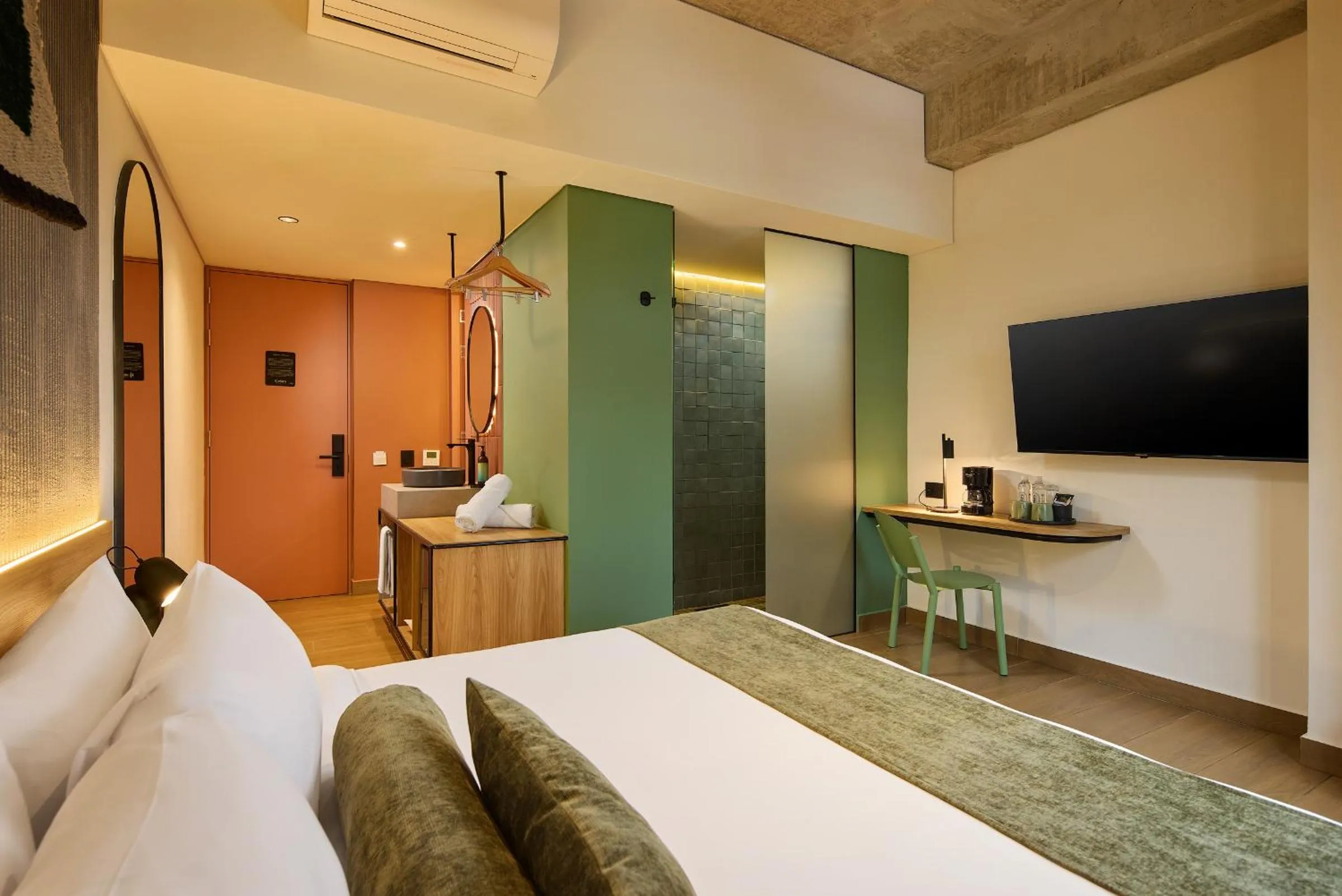 Bed in Hunters Hotel by Jalo