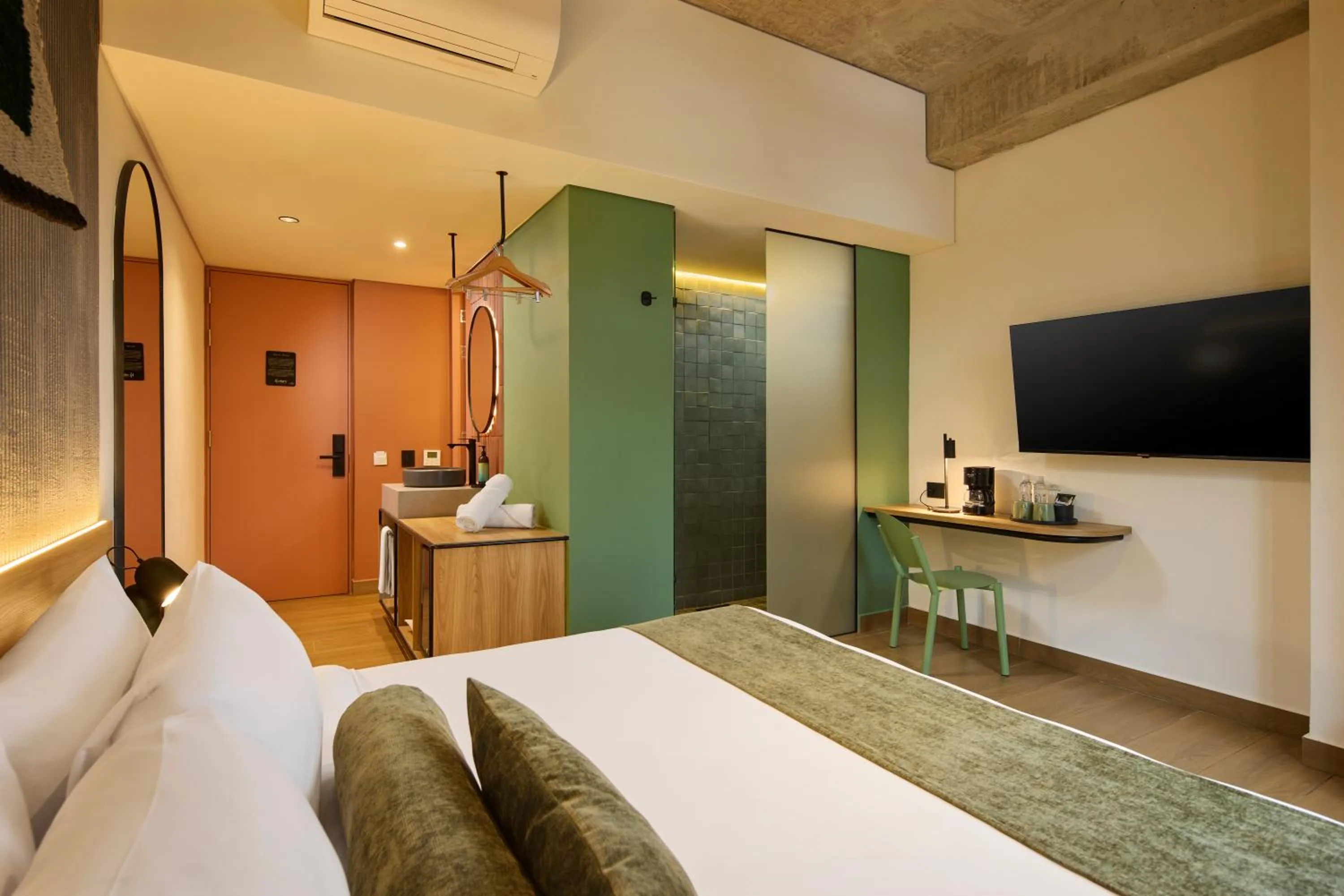 Bed in Hunters Hotel by Jalo