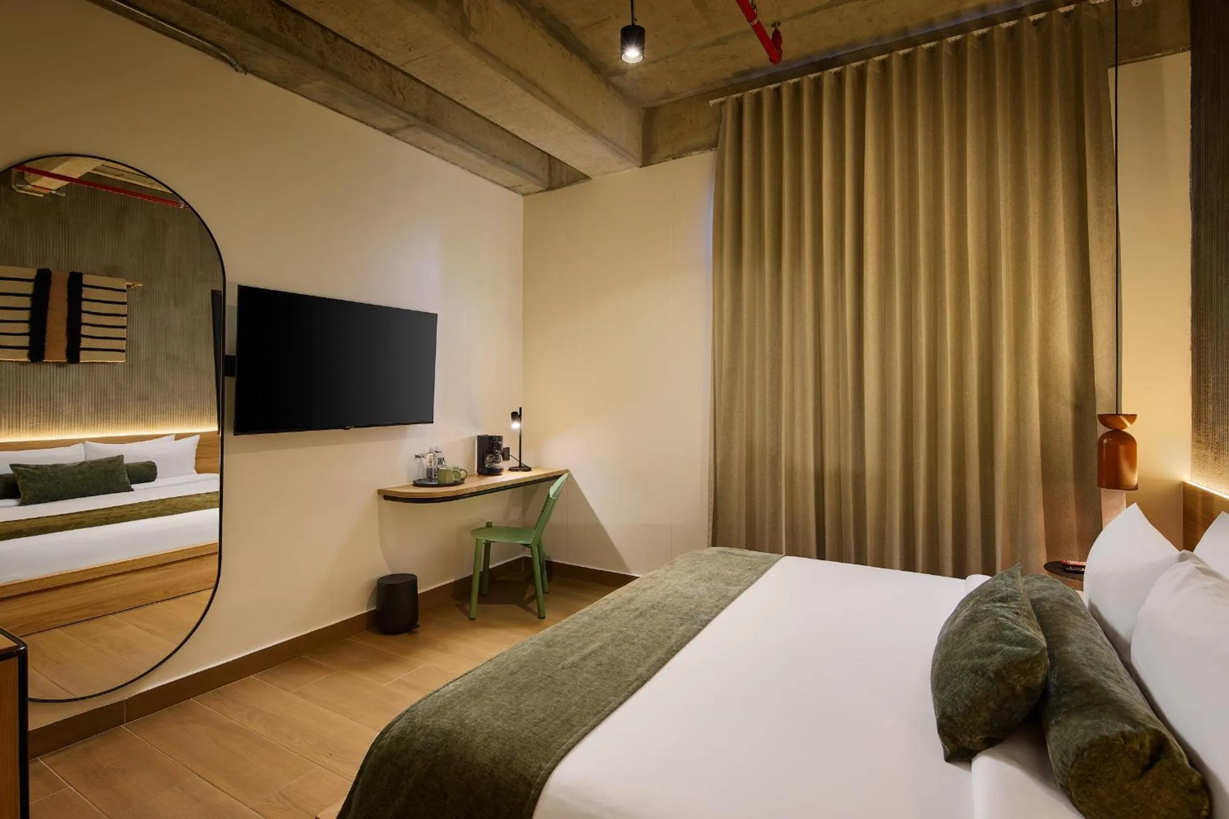 Bed in Hunters Hotel by Jalo