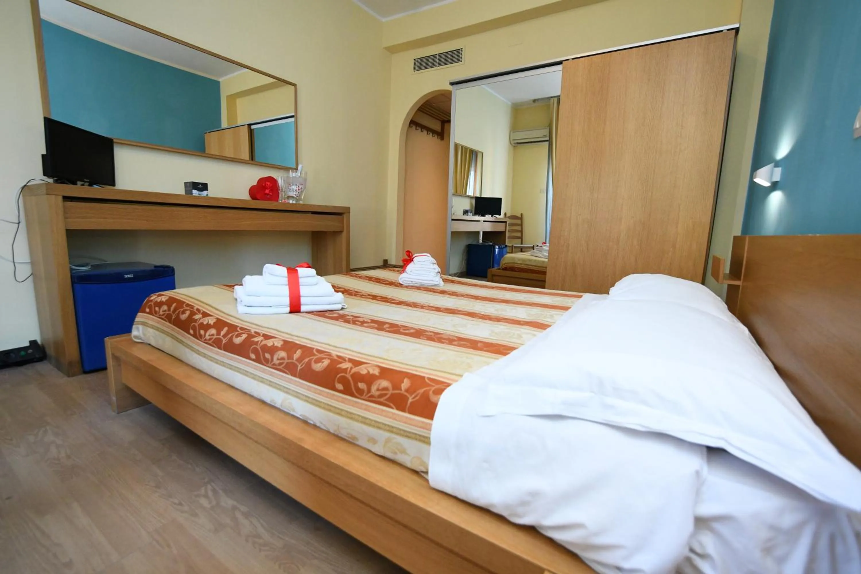 Photo of the whole room, Bed in International Resort