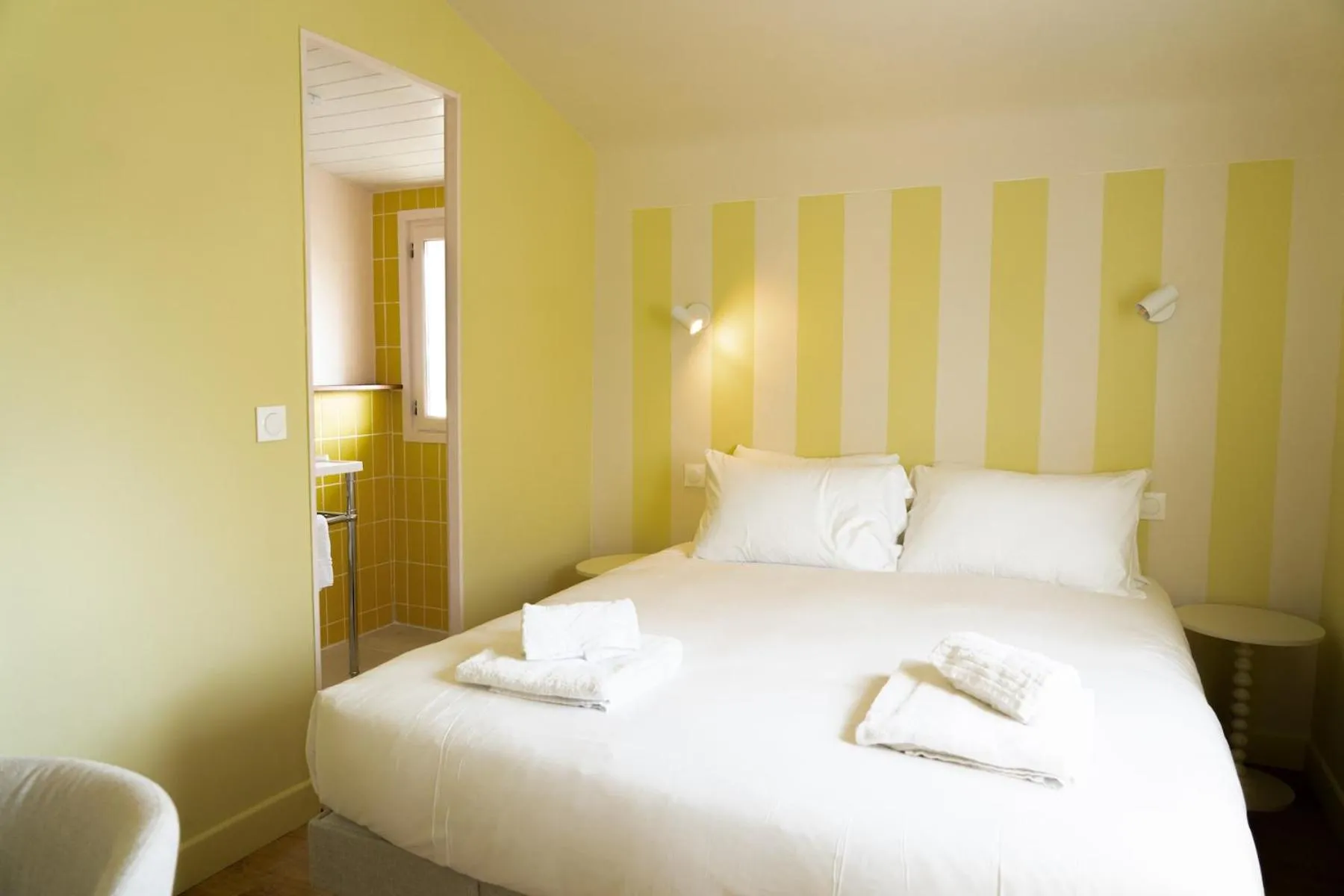 Bed in Hotel Bleu Soleil