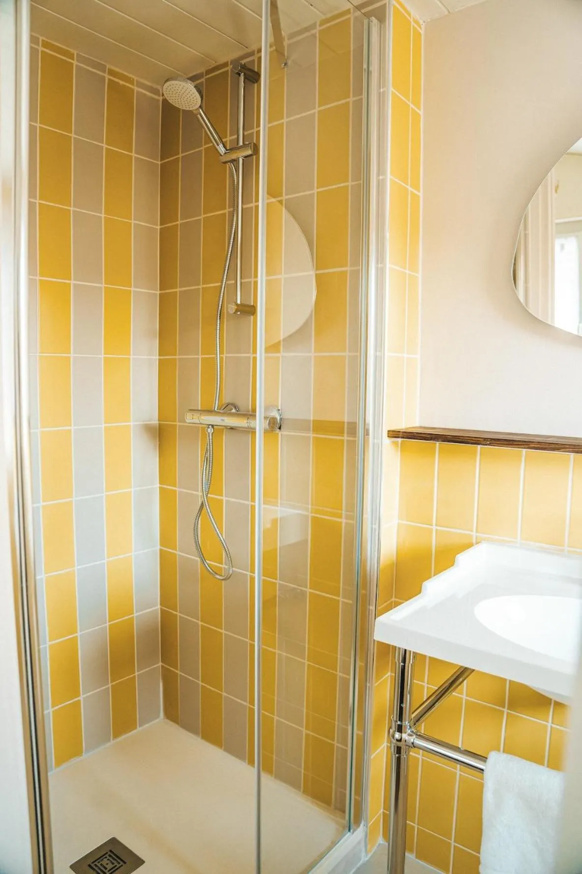 Shower in Hotel Bleu Soleil