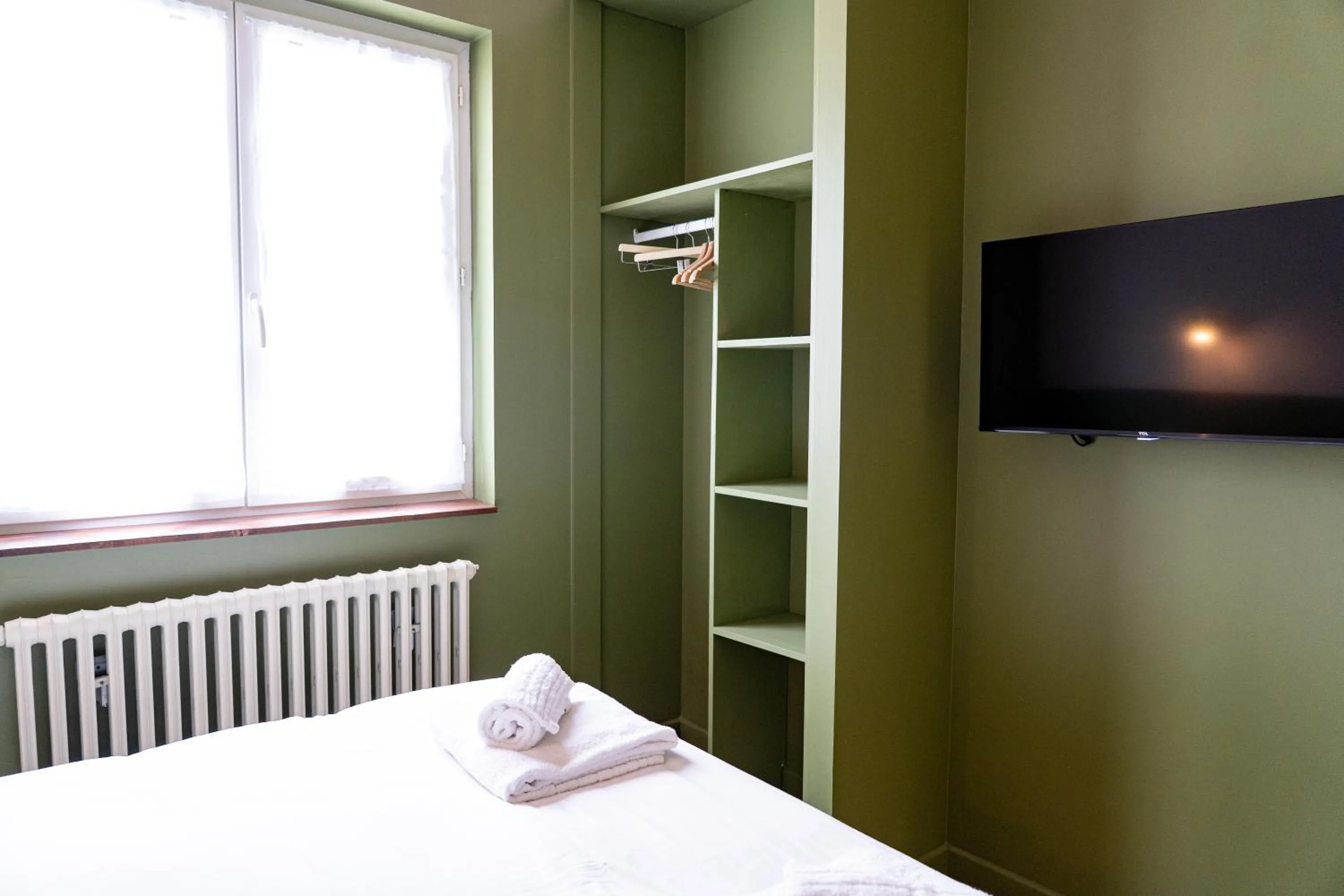 TV and multimedia, Bed in Hotel Bleu Soleil