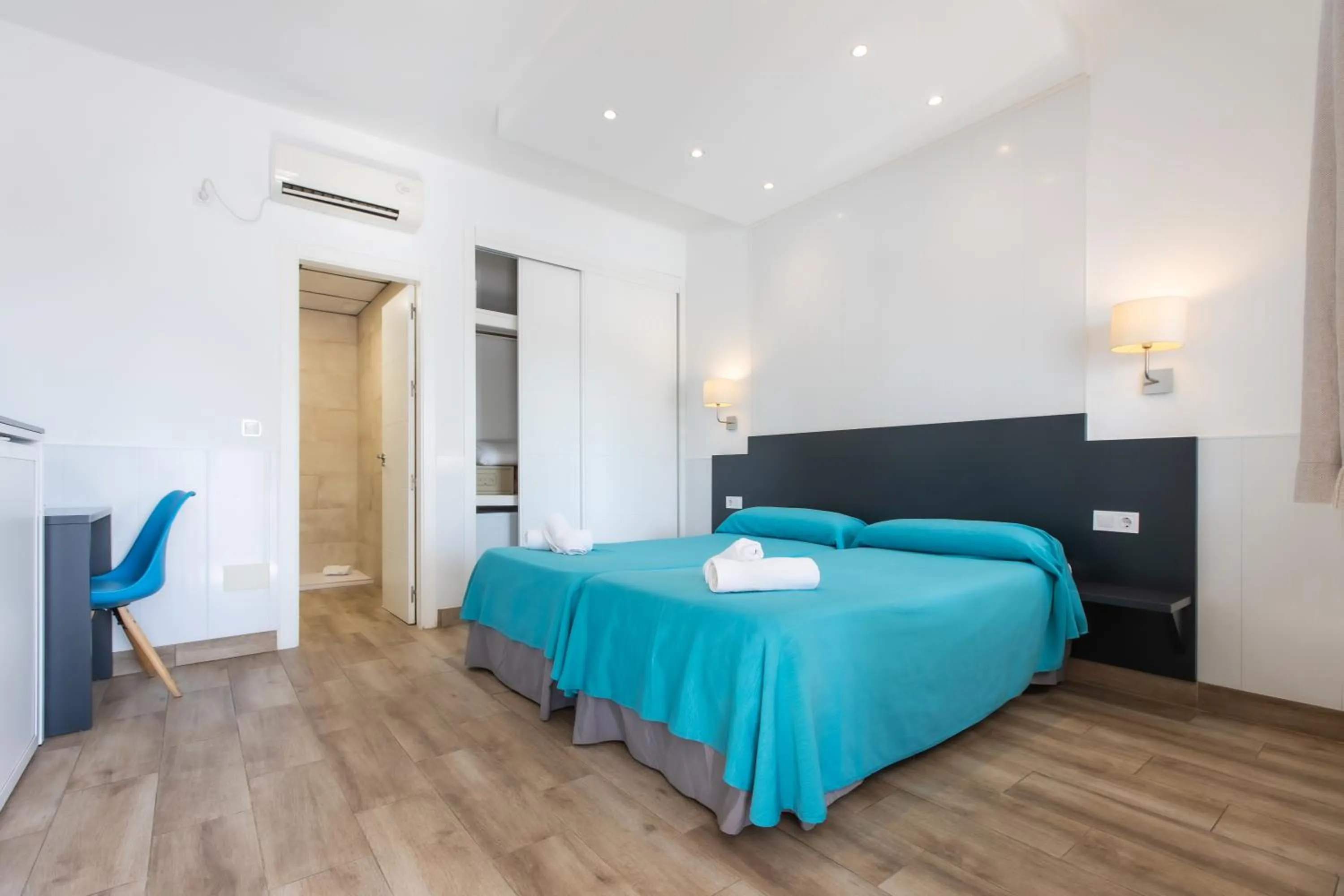 Bed in Hotel Zen Airport