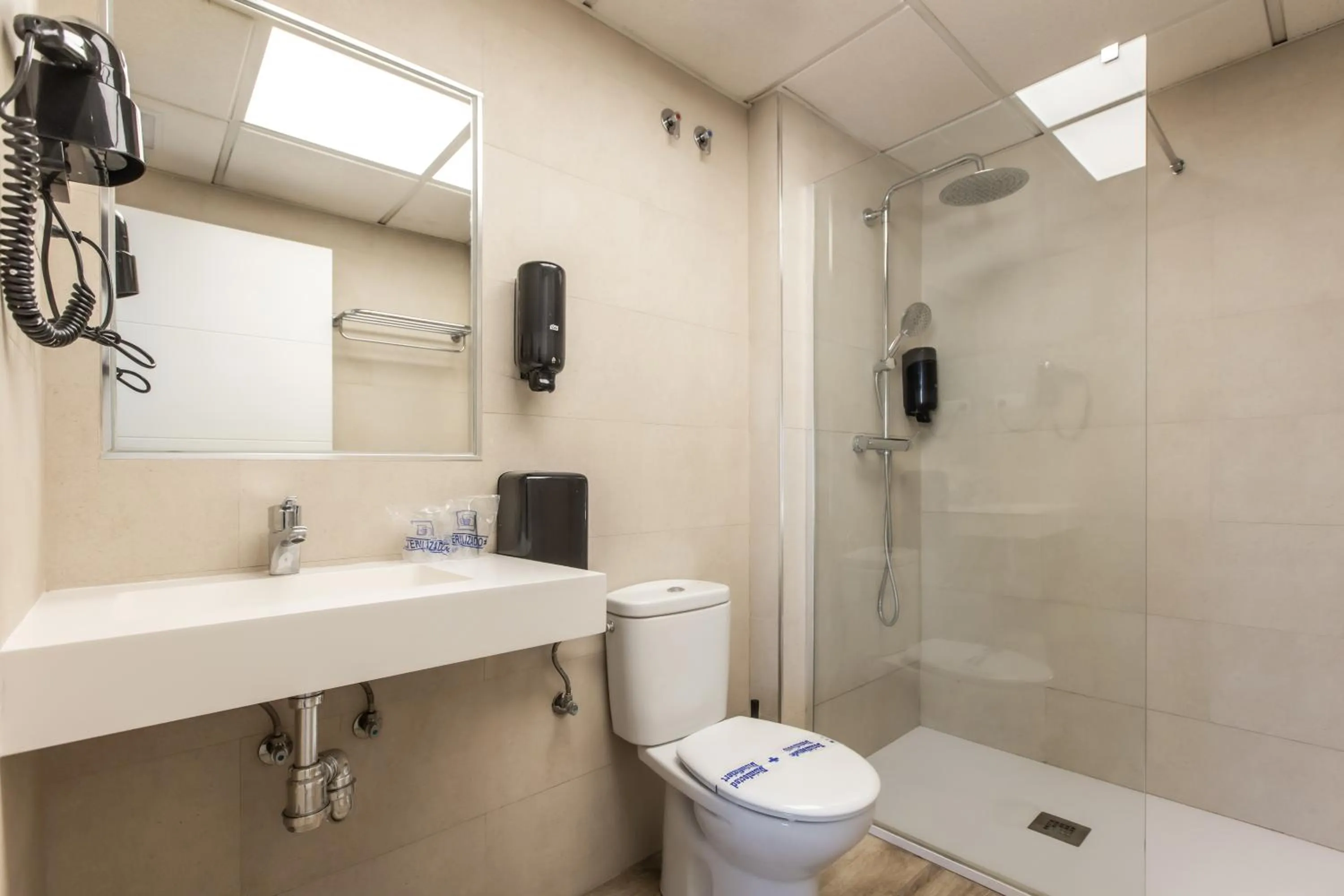 Shower in Hotel Zen Airport