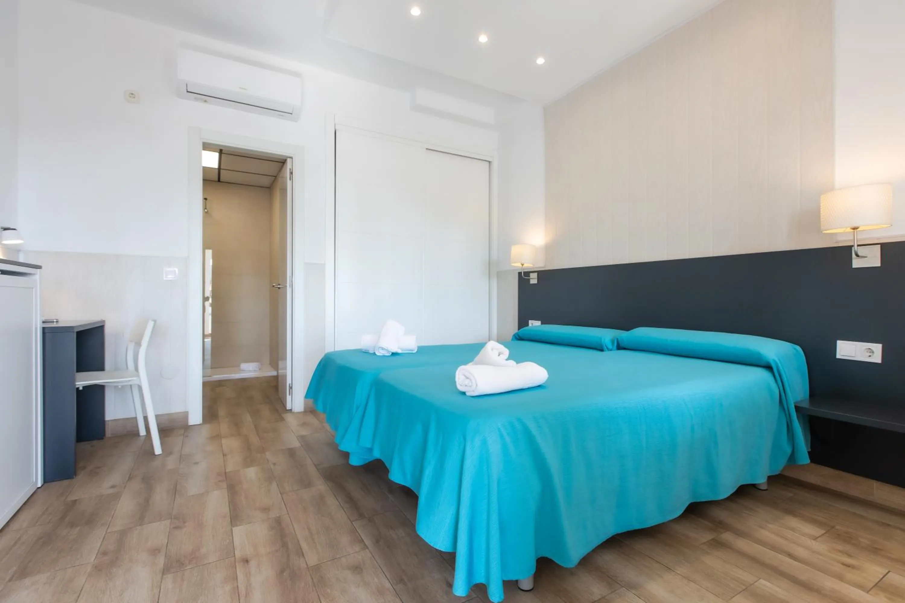 Bed in Hotel Zen Airport