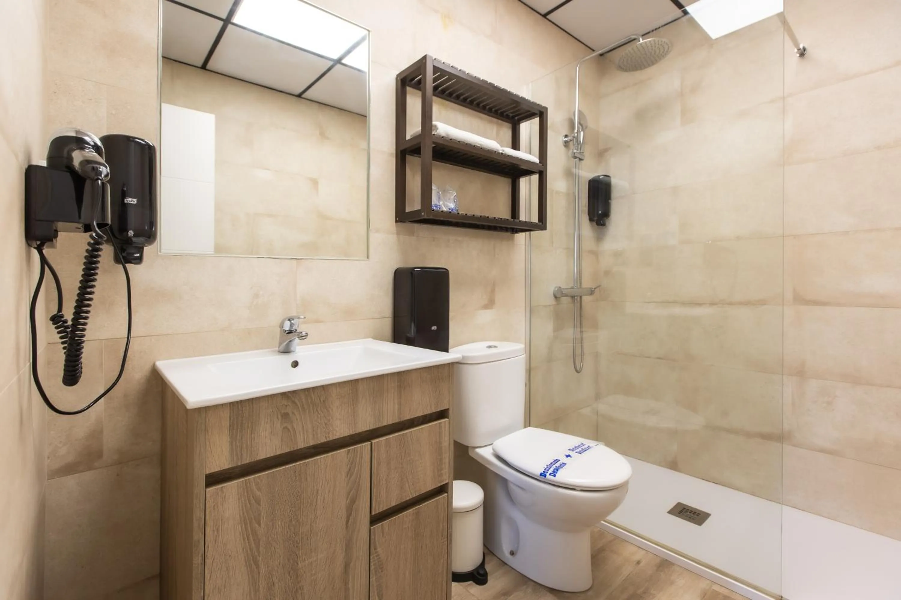 Shower in Hotel Zen Airport