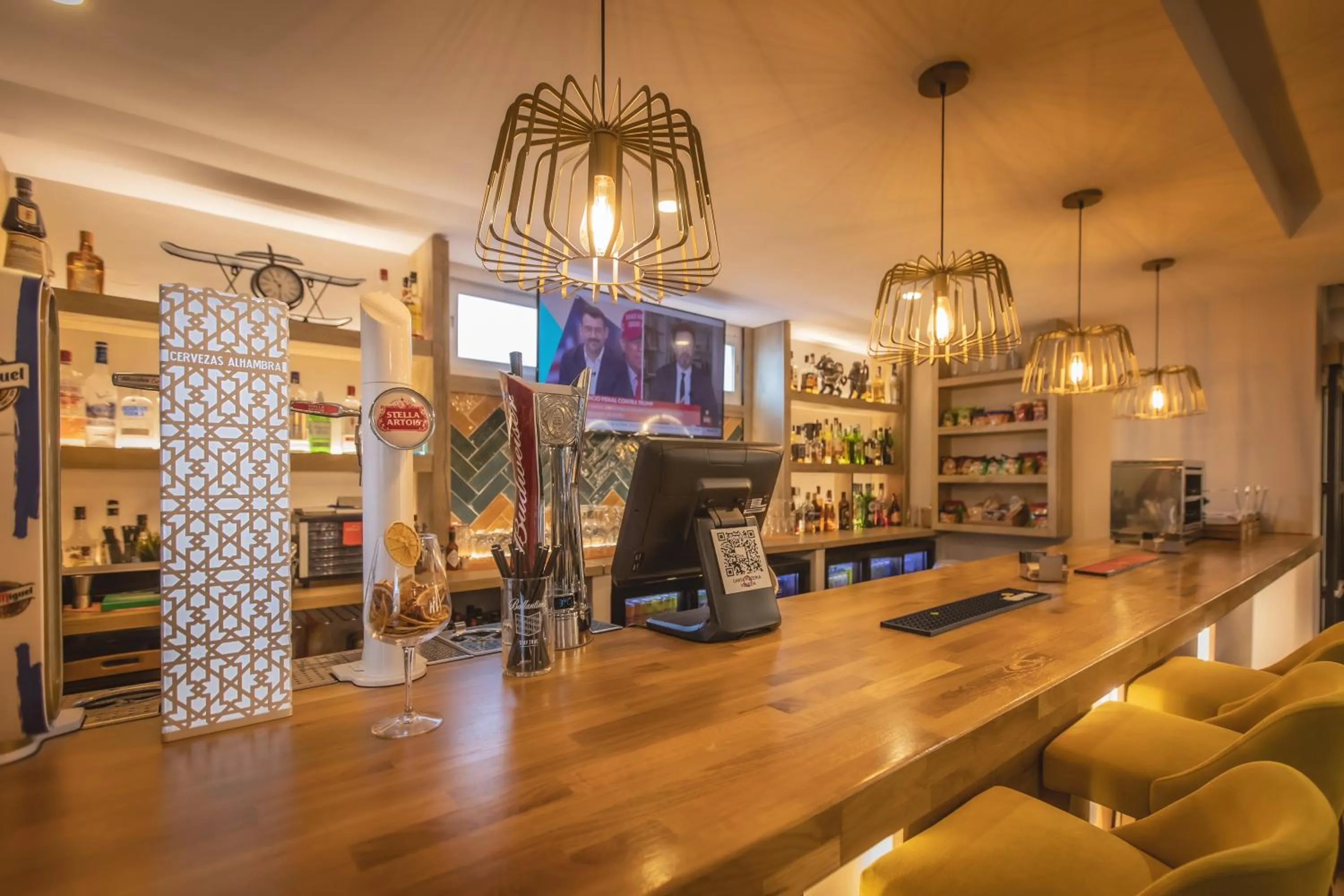 Restaurant/places to eat in Hotel Zen Airport