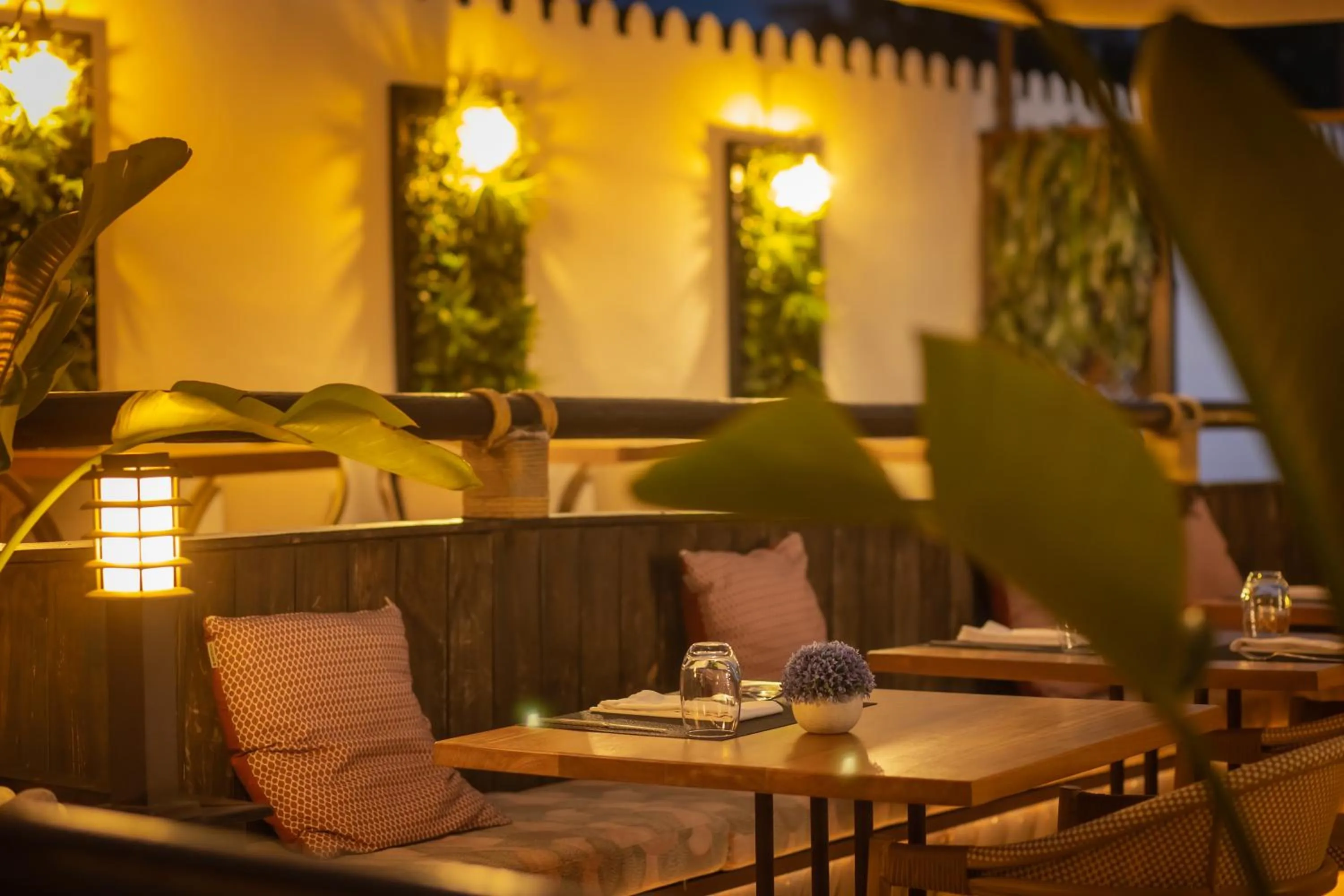 Restaurant/places to eat in Hotel Zen Airport