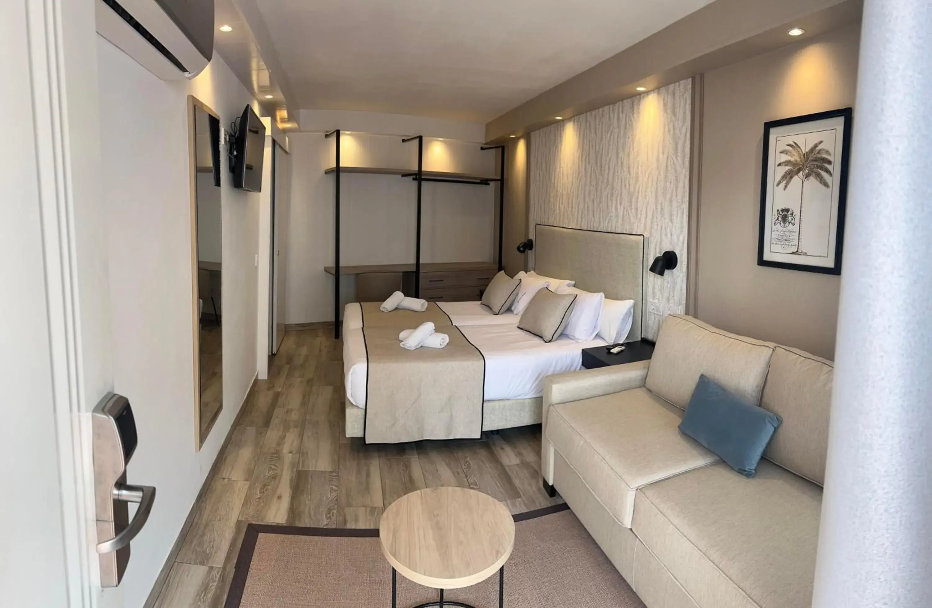 Comfort Quadruple Room with Free Airport Shuttle in Hotel Zen Airport Comfort Quadruple Room with Free Airport Shuttle in Hotel Zen Airport