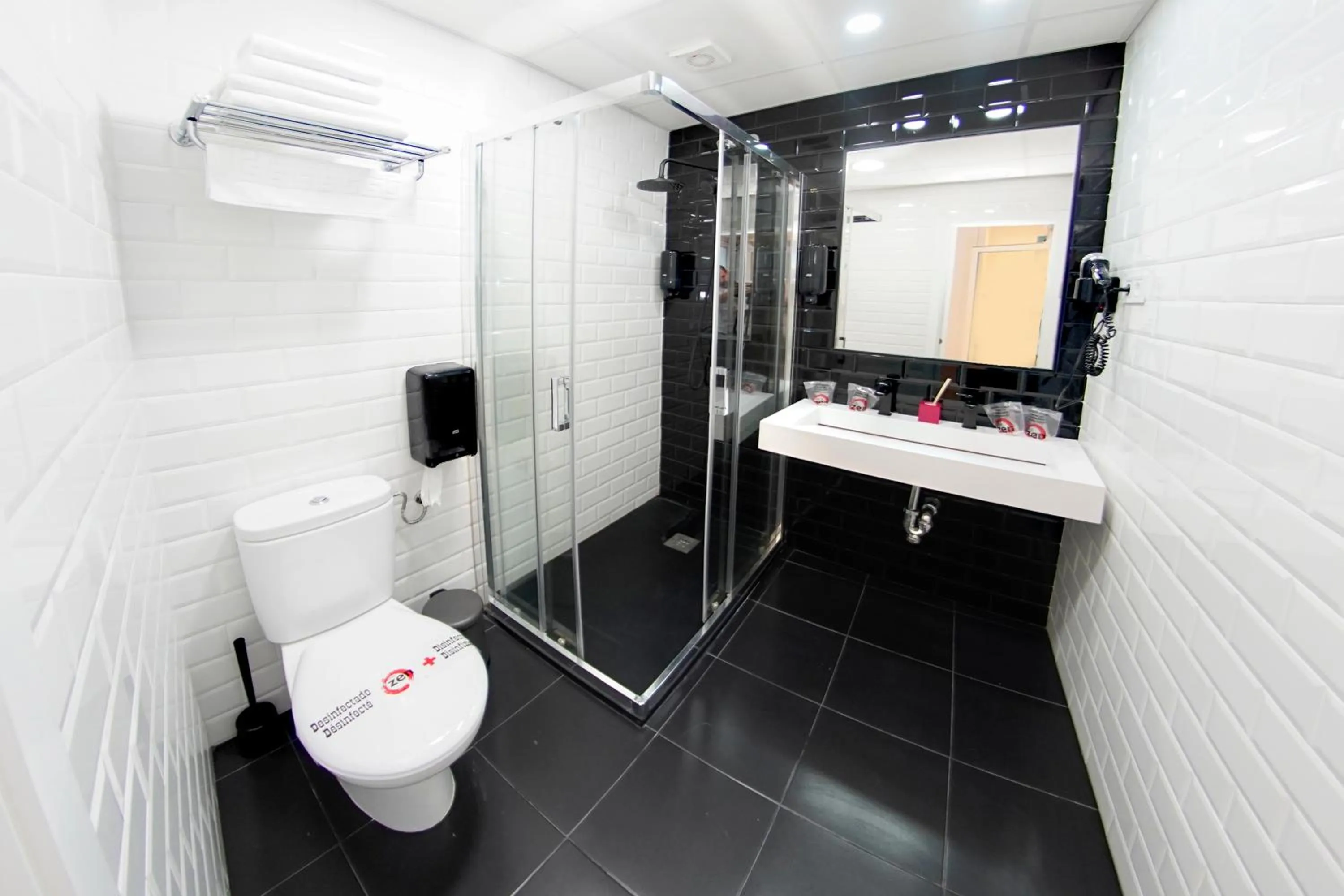 Bathroom in Hotel Zen Airport