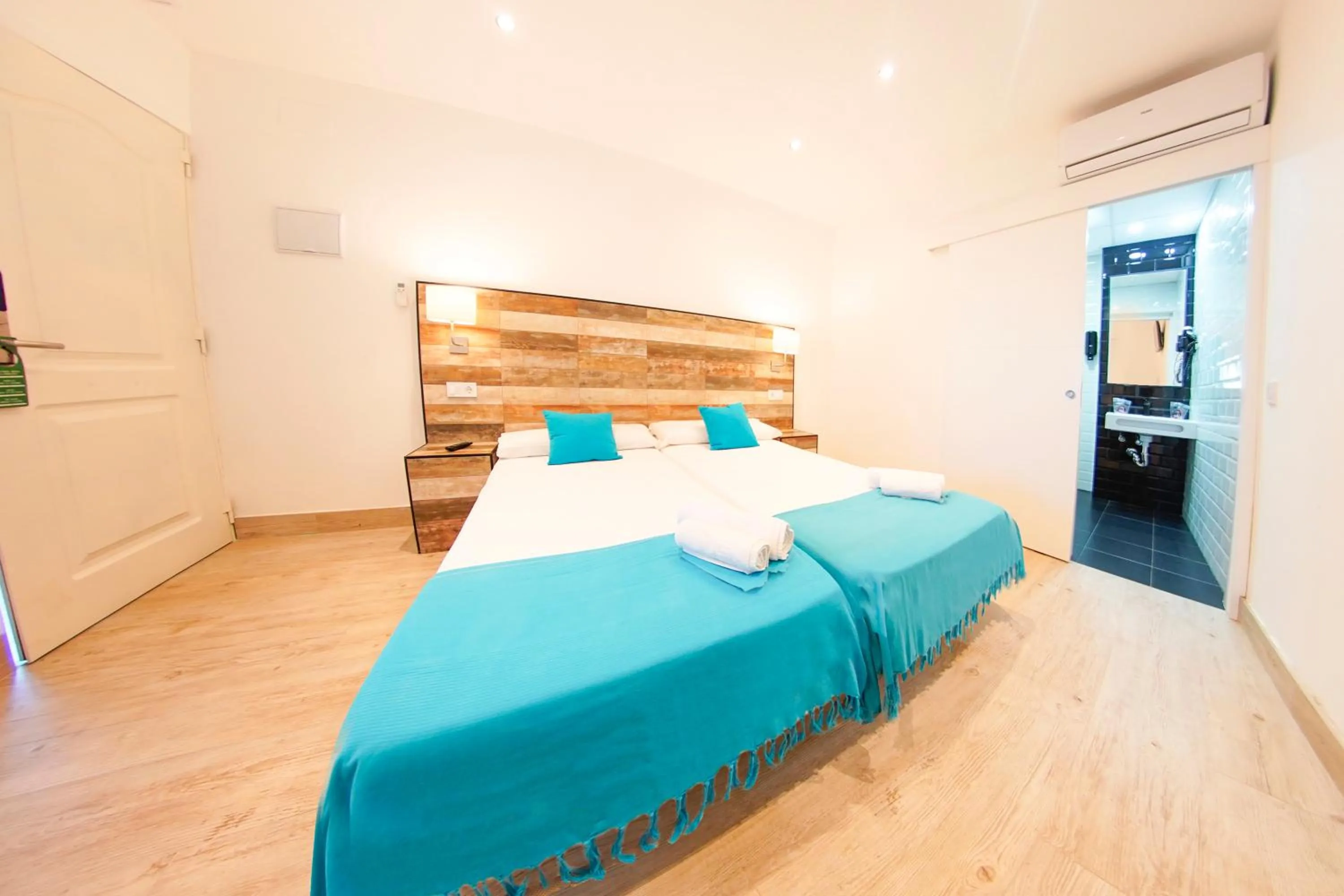 Bed in Hotel Zen Airport