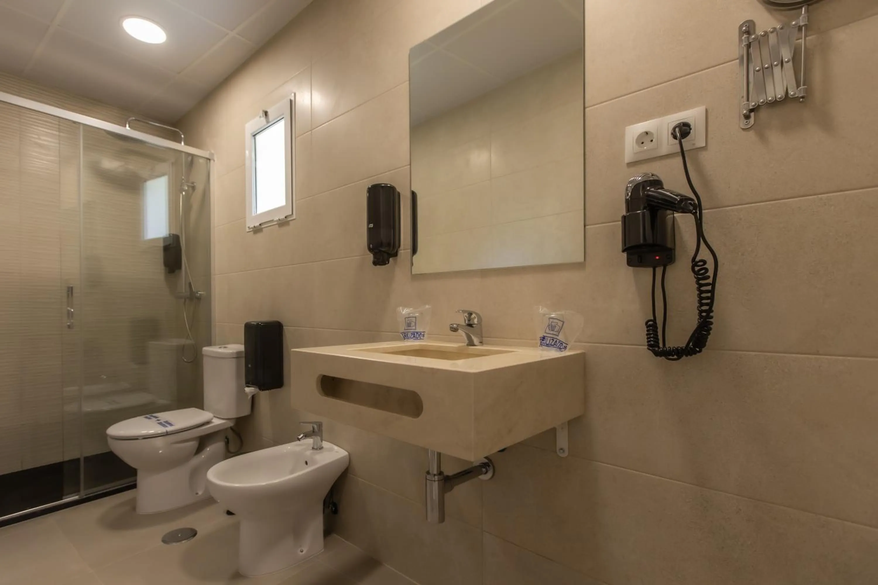 Shower in Hotel Zen Airport