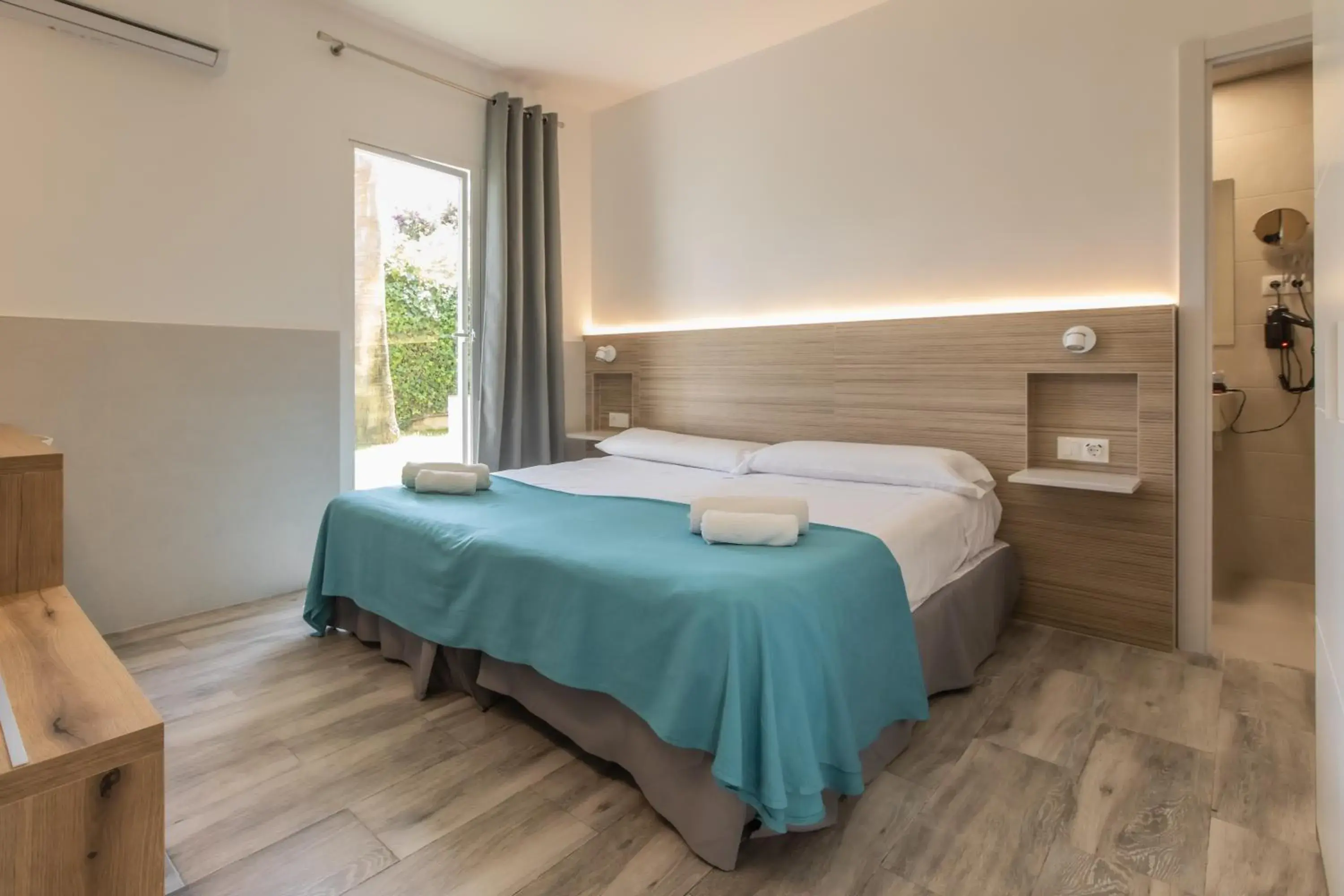 Double or Twin Room with Free Airport Shuttle in Hotel Zen Airport Double or Twin Room with Free Airport Shuttle in Hotel Zen Airport