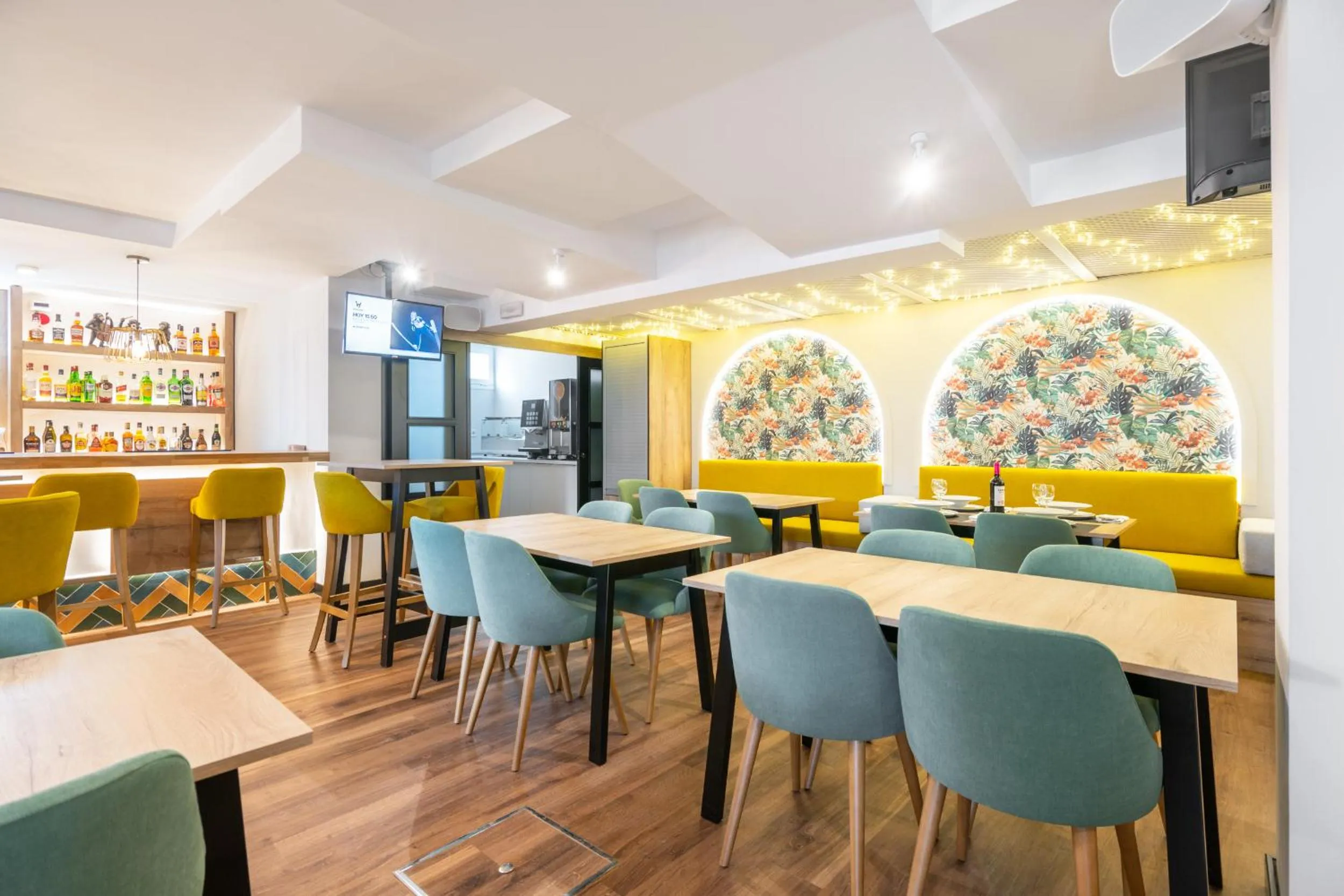 Restaurant/places to eat in Hotel Zen Airport