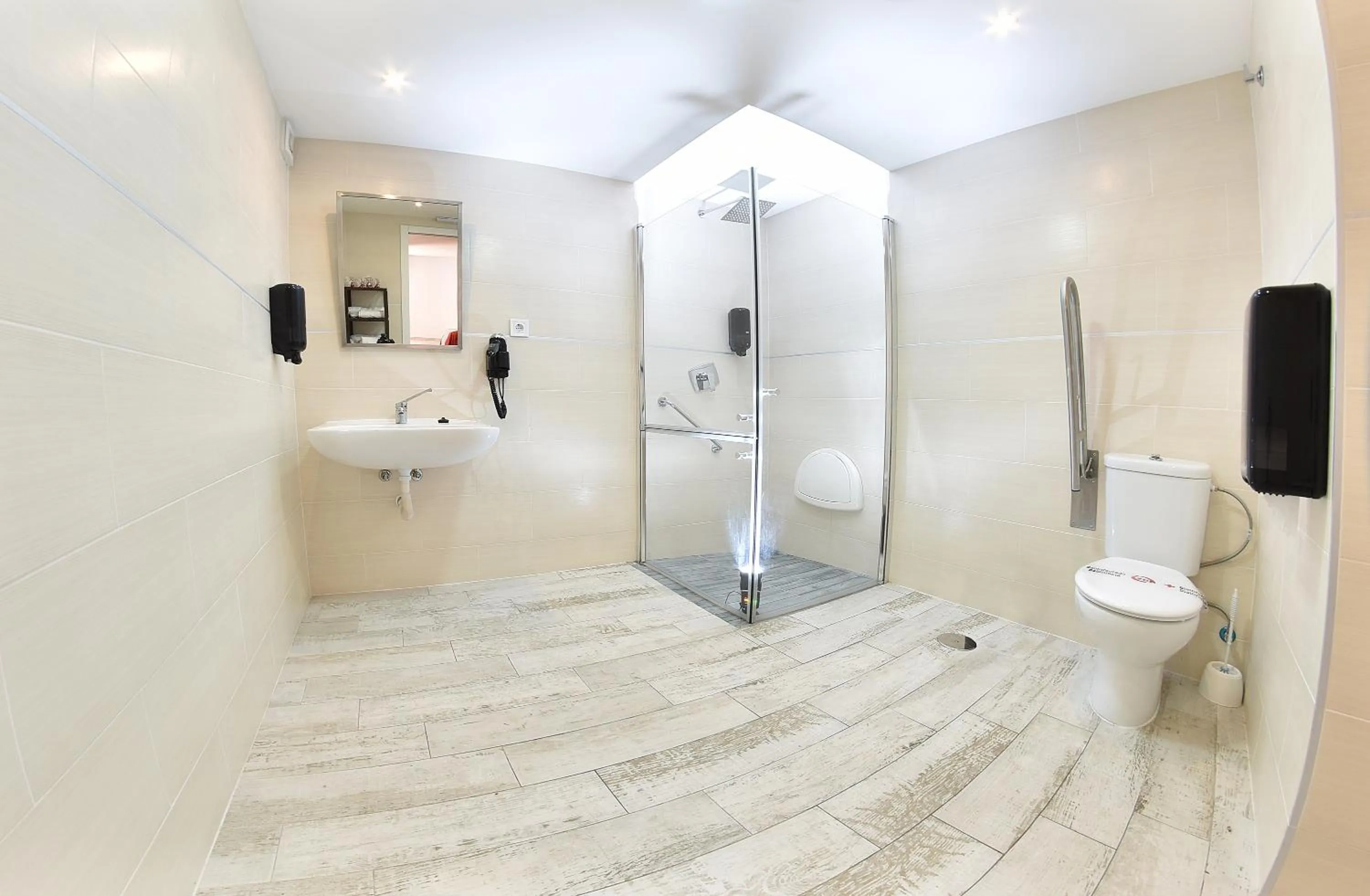 Shower in Hotel Zen Airport