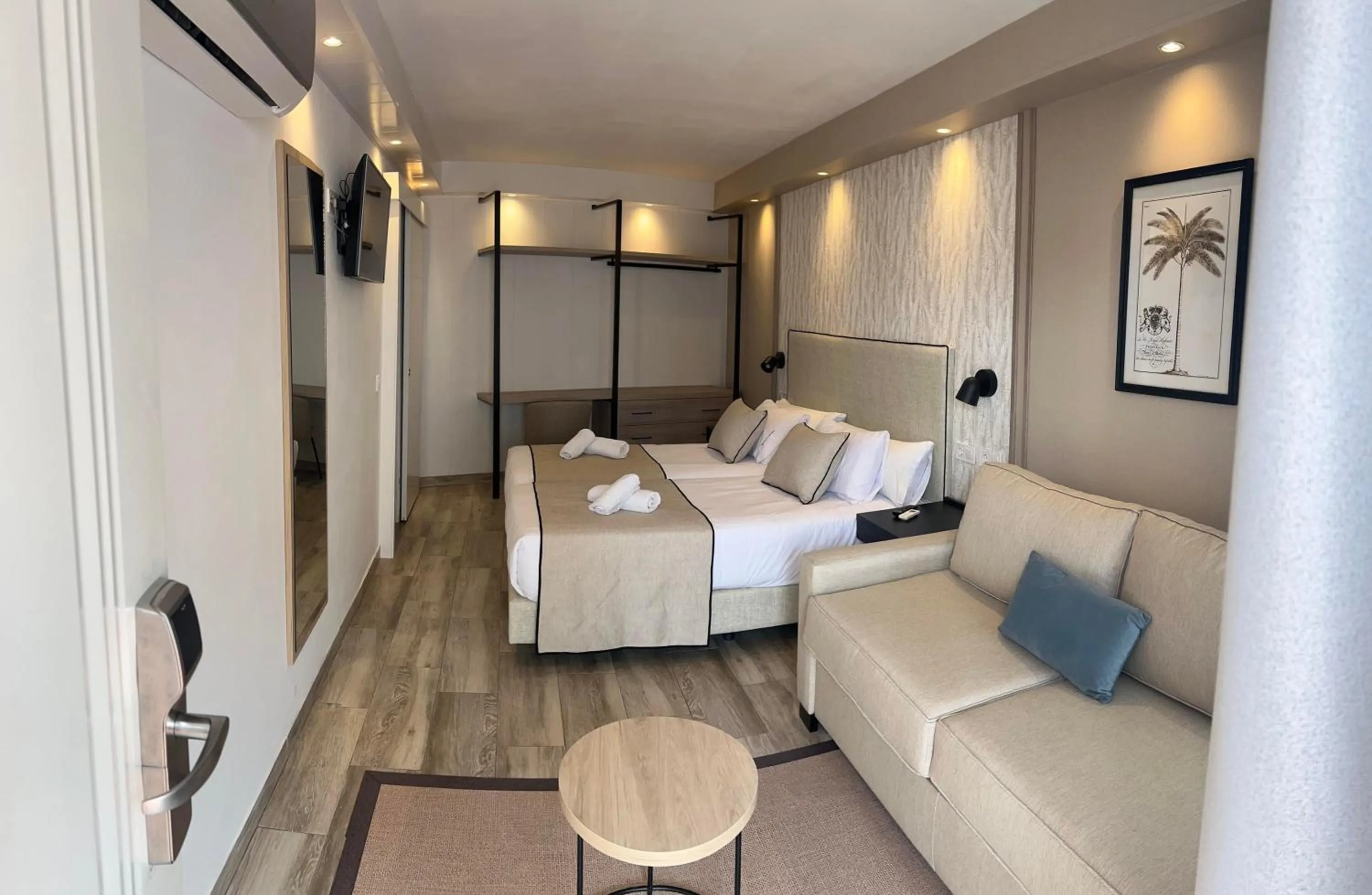 Bed in Hotel Zen Airport