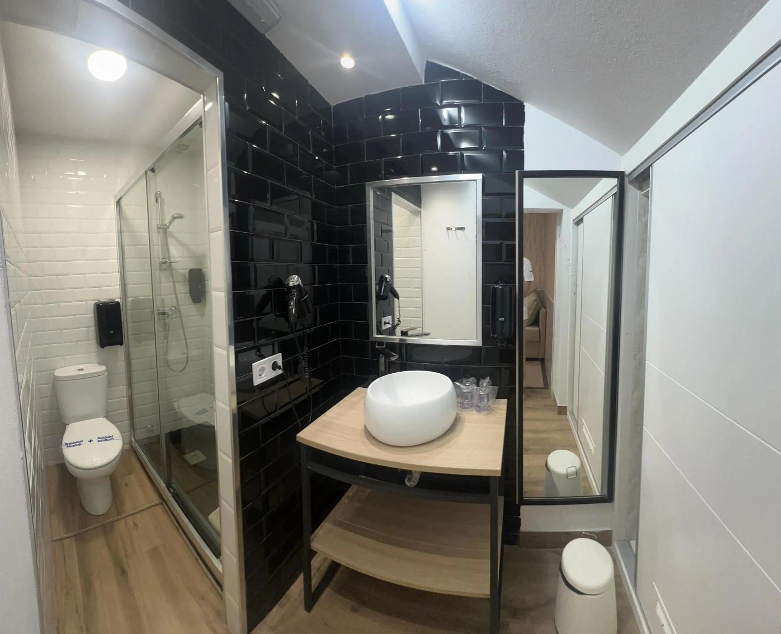 Shower in Hotel Zen Airport