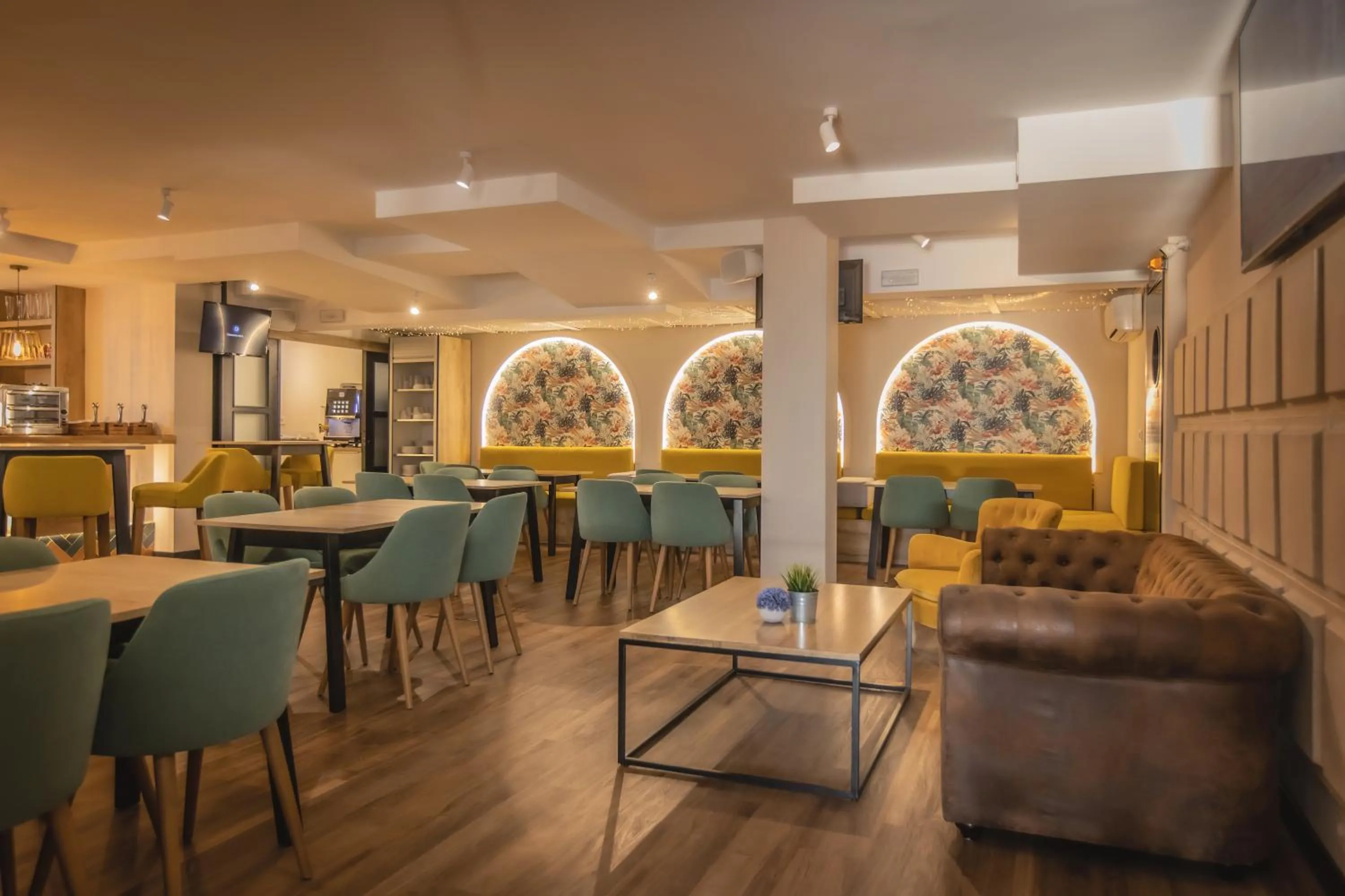 Restaurant/places to eat in Hotel Zen Airport