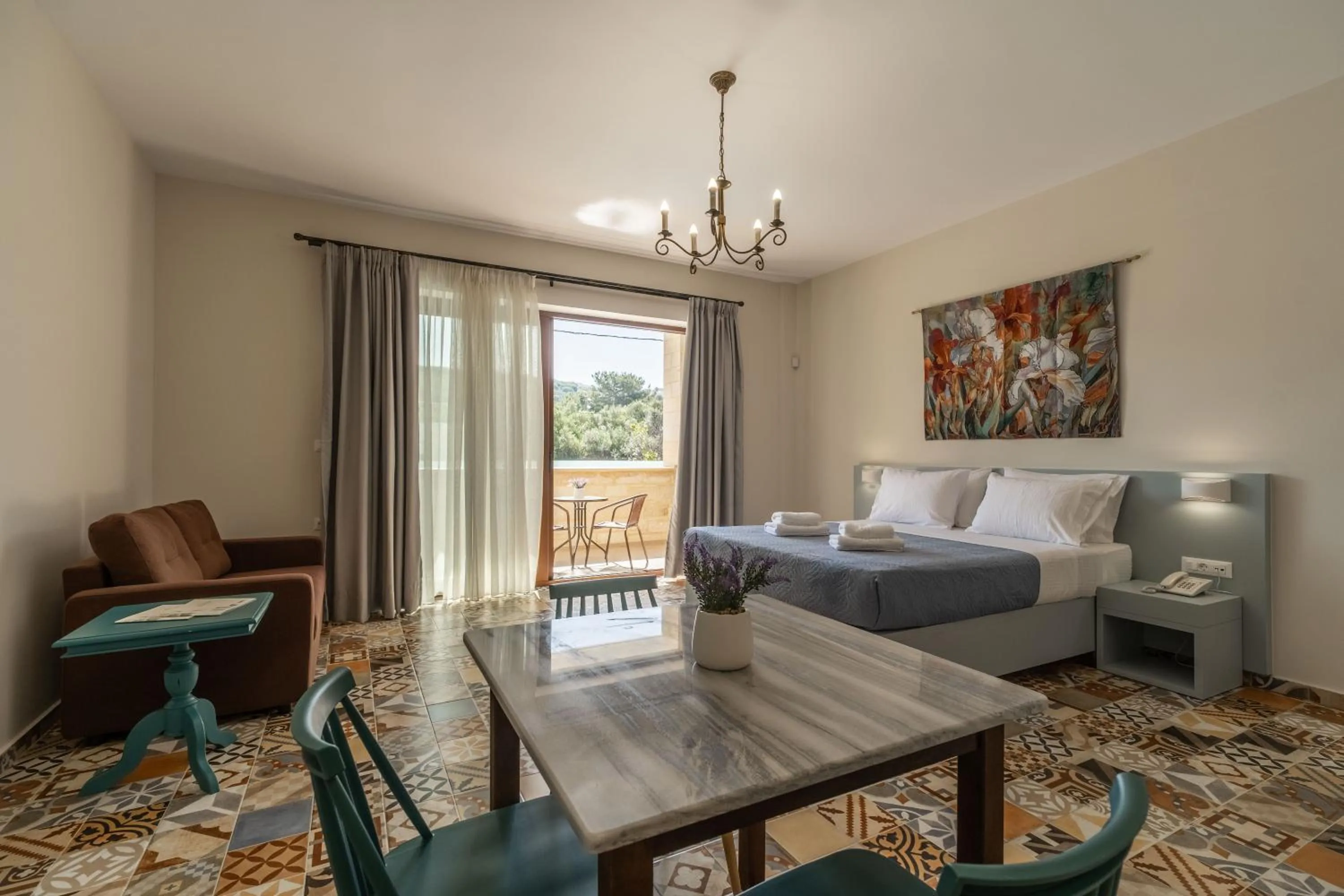 Photo of the whole room, Bed in Altirina Studios