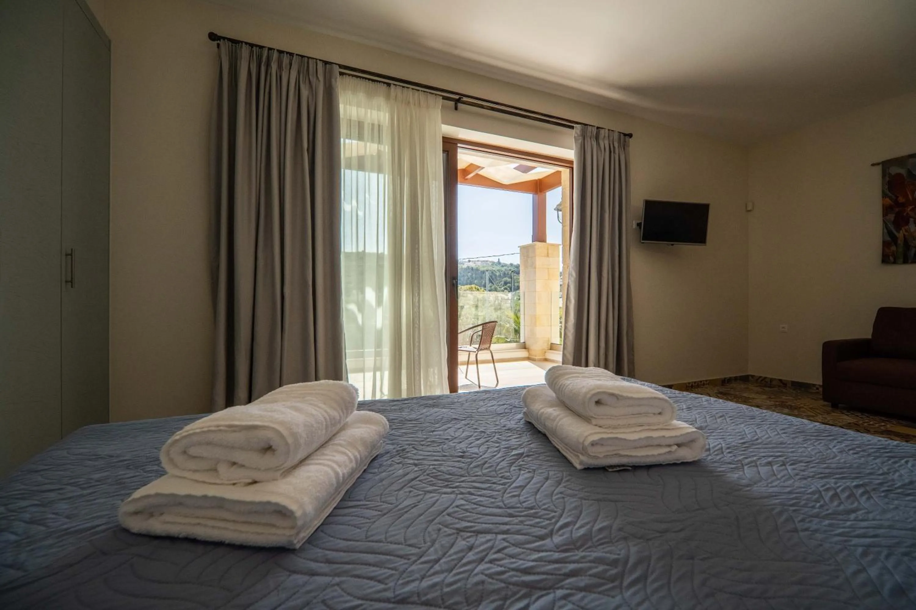 Bed in Altirina Studios