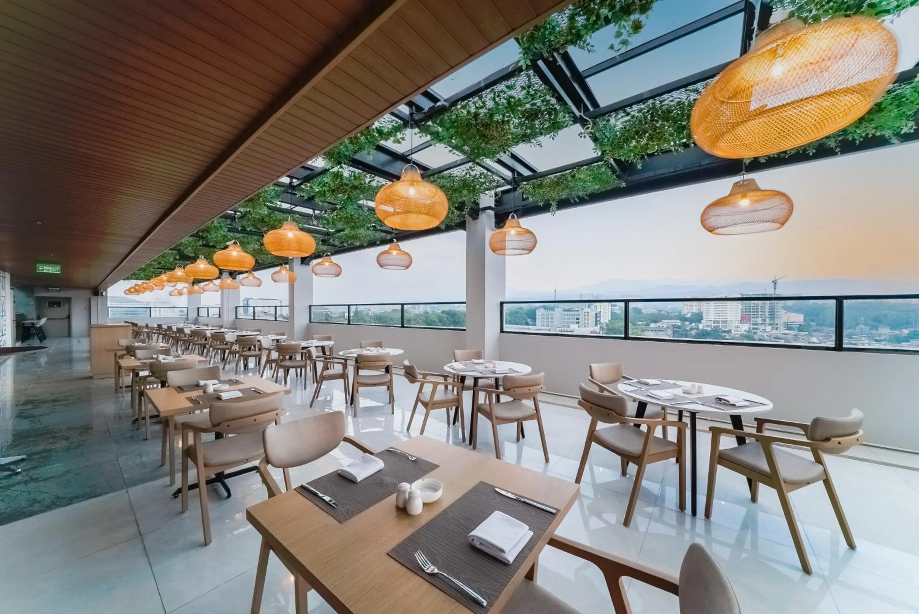 Restaurant/places to eat in Truntum Cihampelas