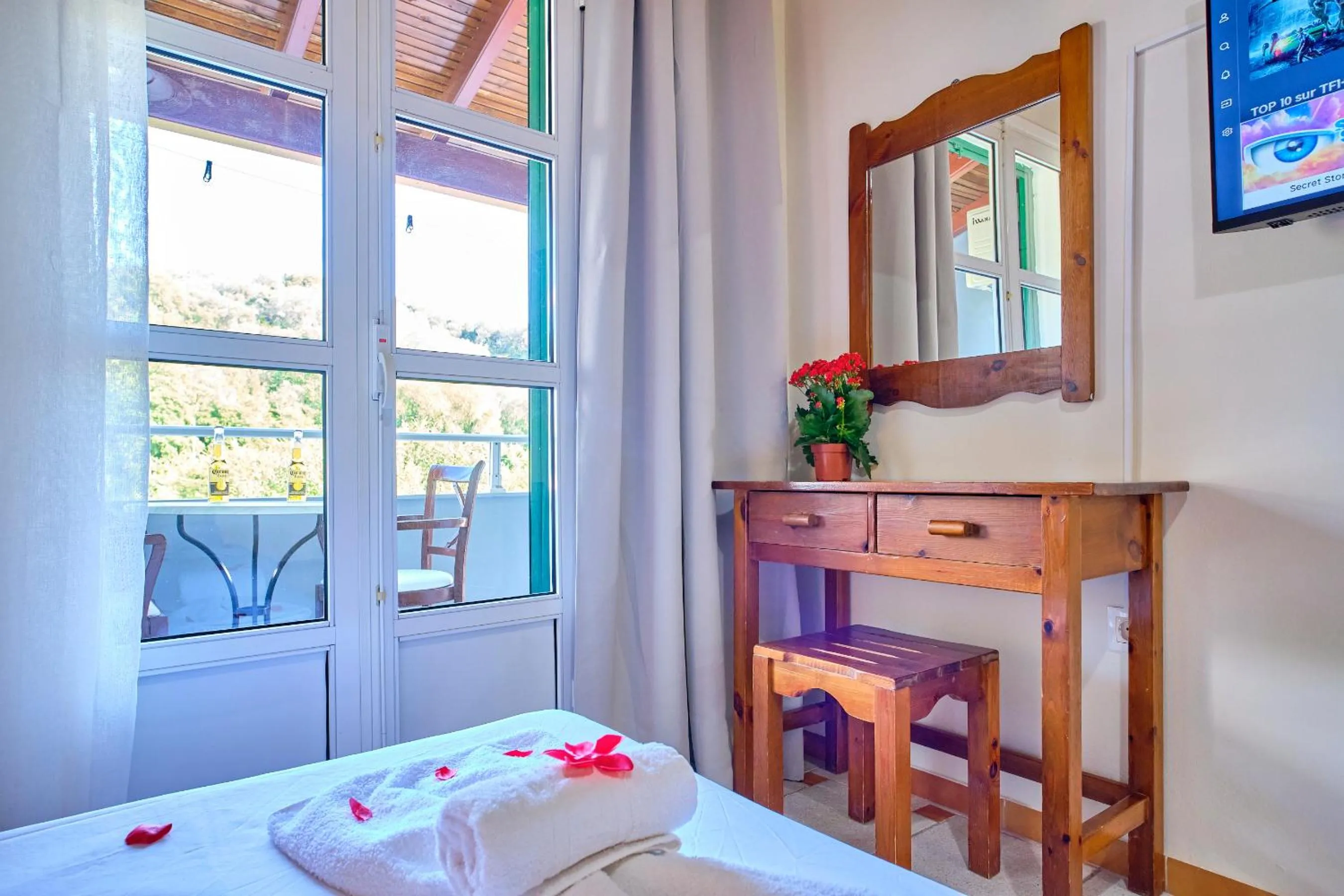 Bed in Sidari Green Oasis by Estia