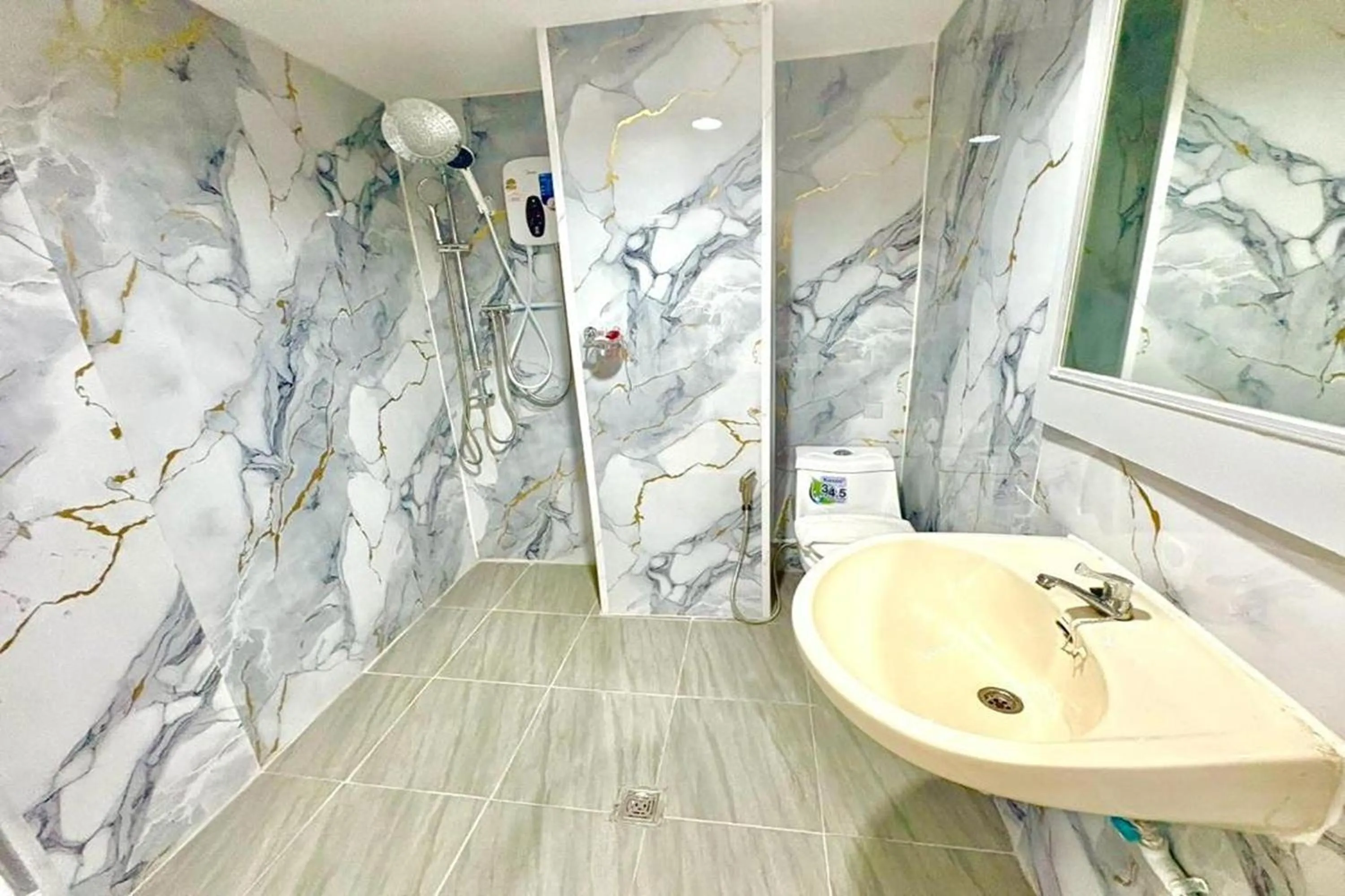 Shower in Jomtien Wave Residence