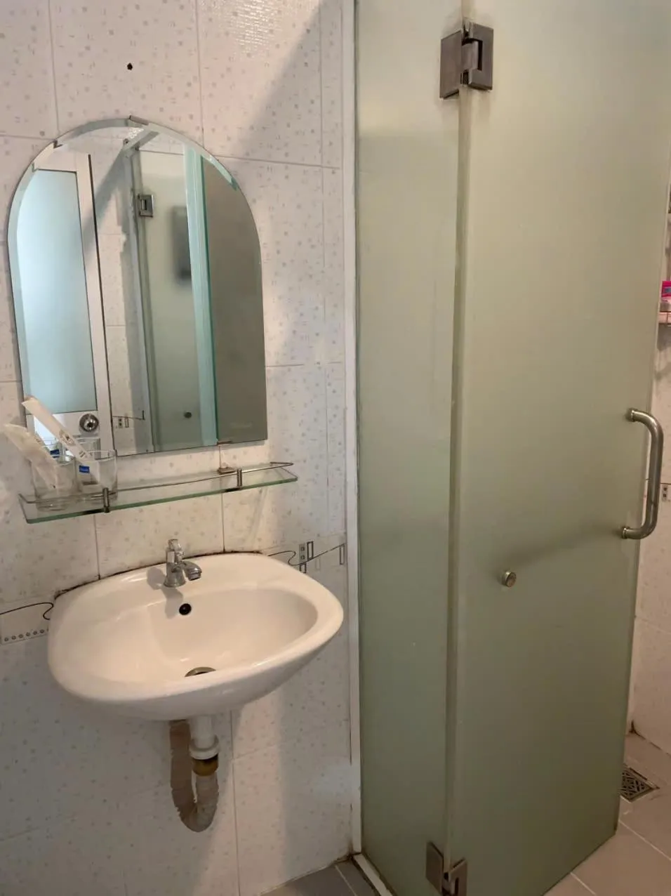 Shower in Saigon Gao Hostel