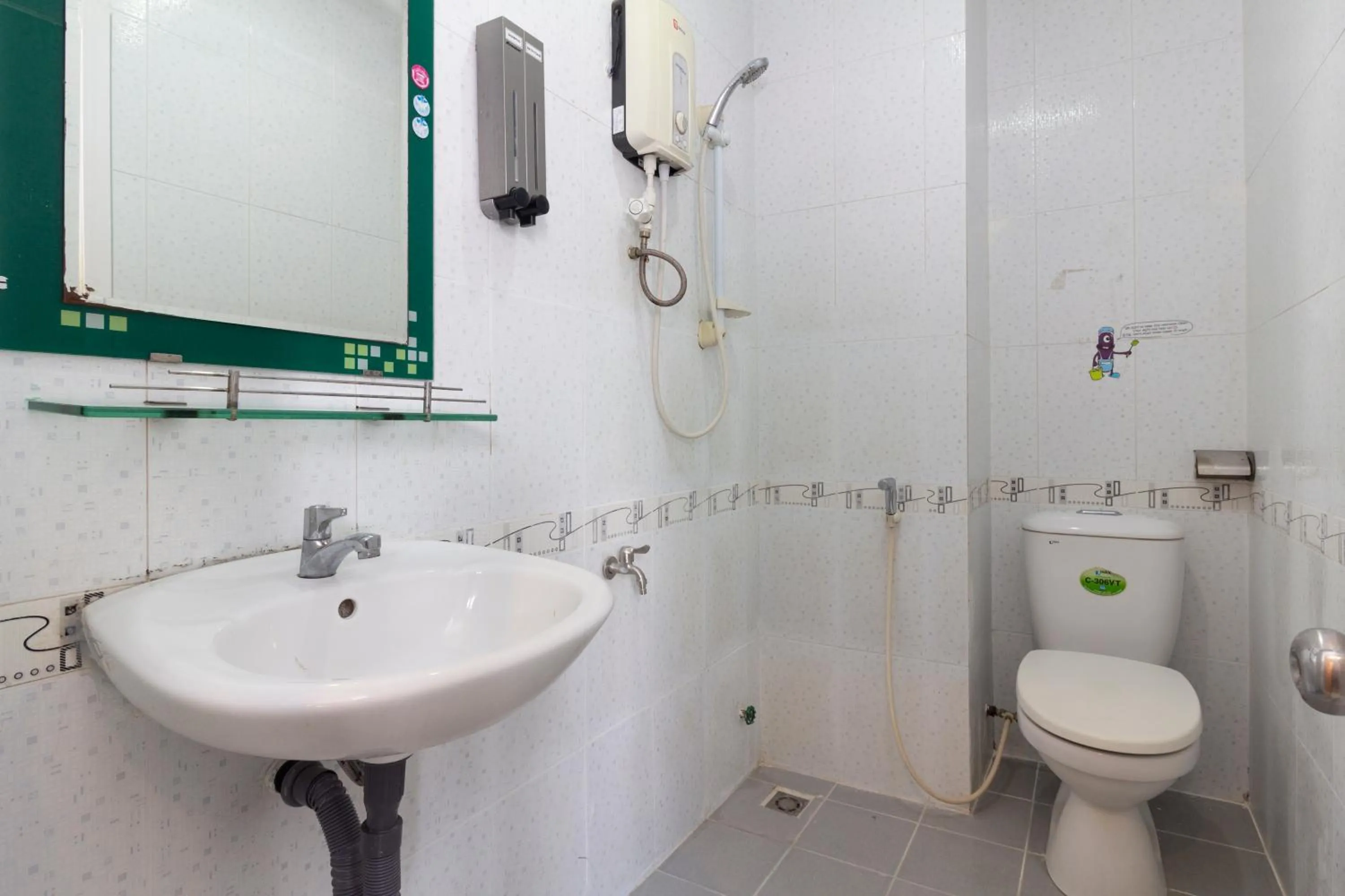 Shower in Saigon Gao Hostel