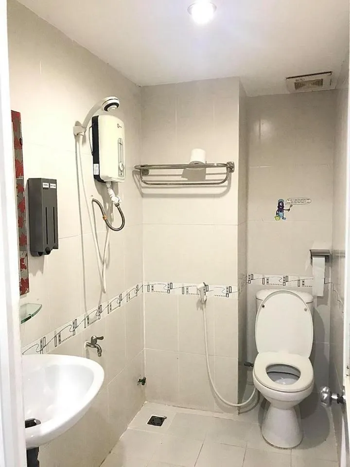 Shower in Saigon Gao Hostel