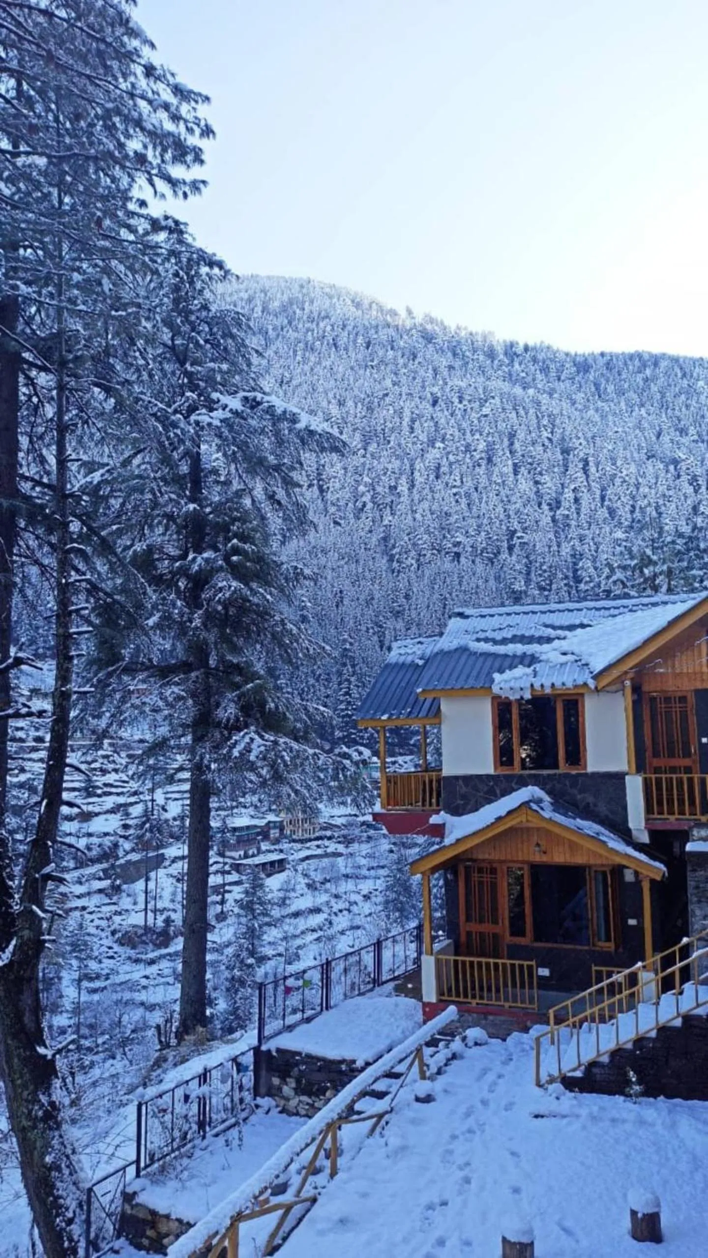 Property building in Majestic View Cottages