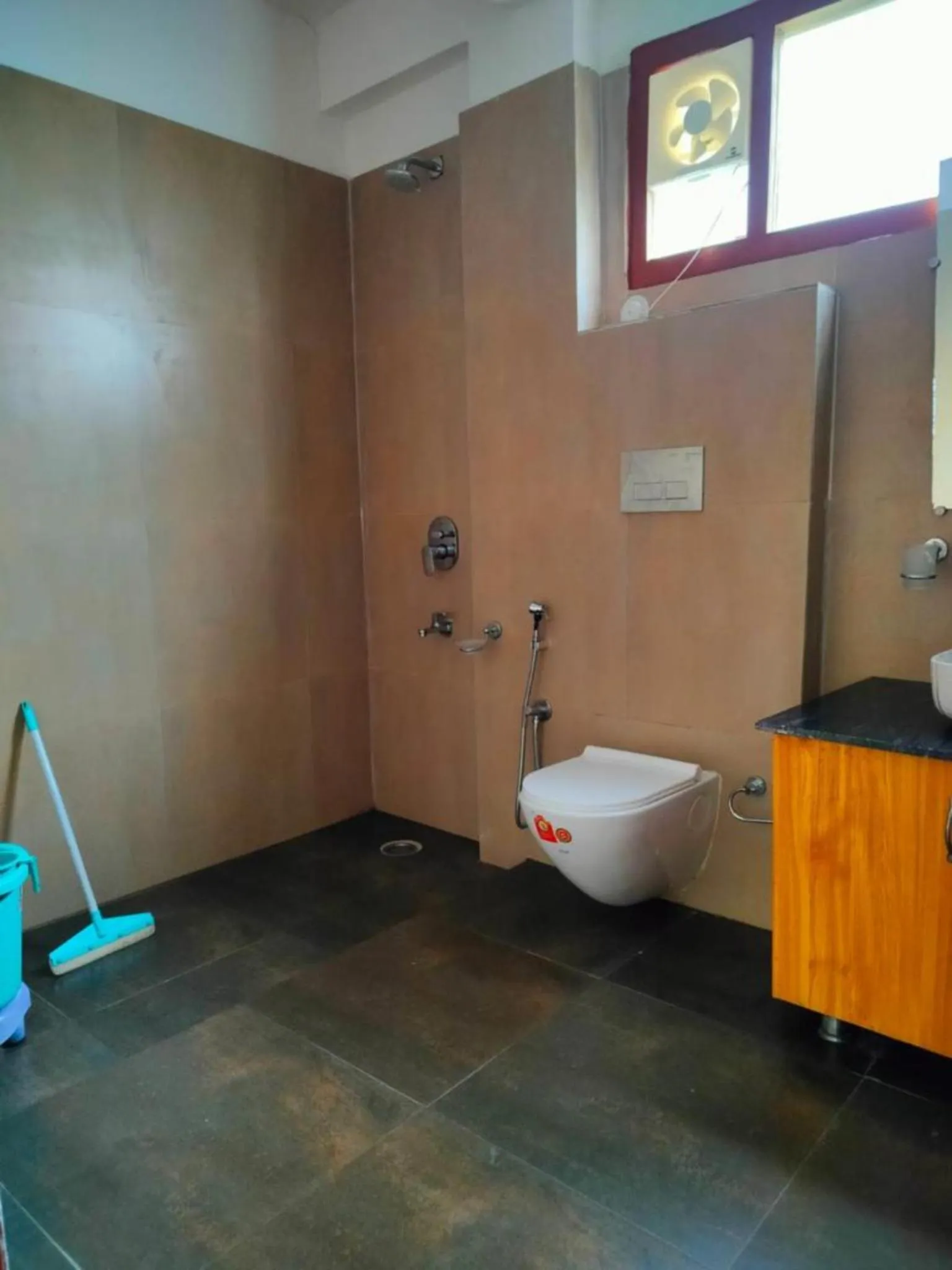 Shower in Majestic View Cottages