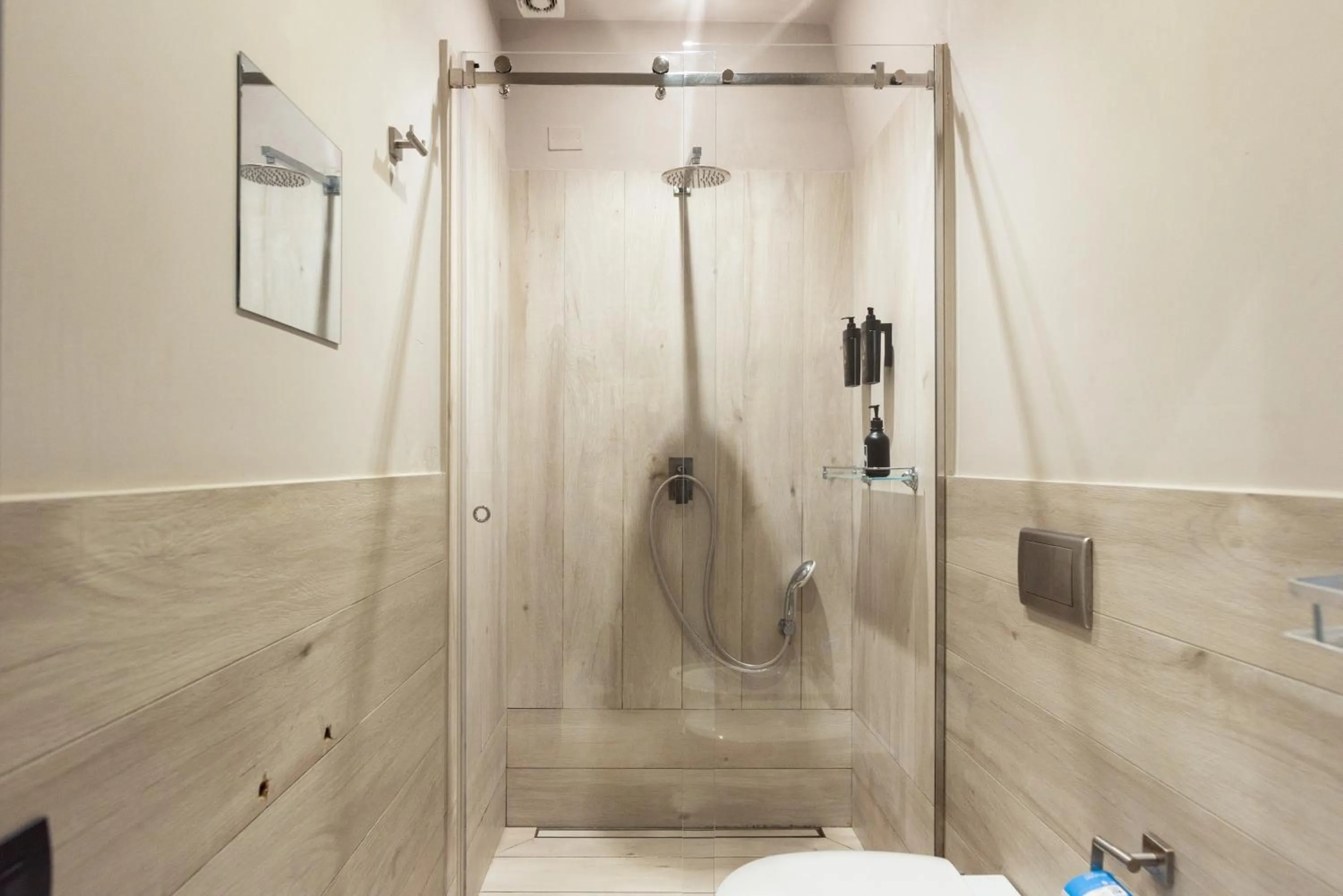 Shower in Neapolis Lifestyle