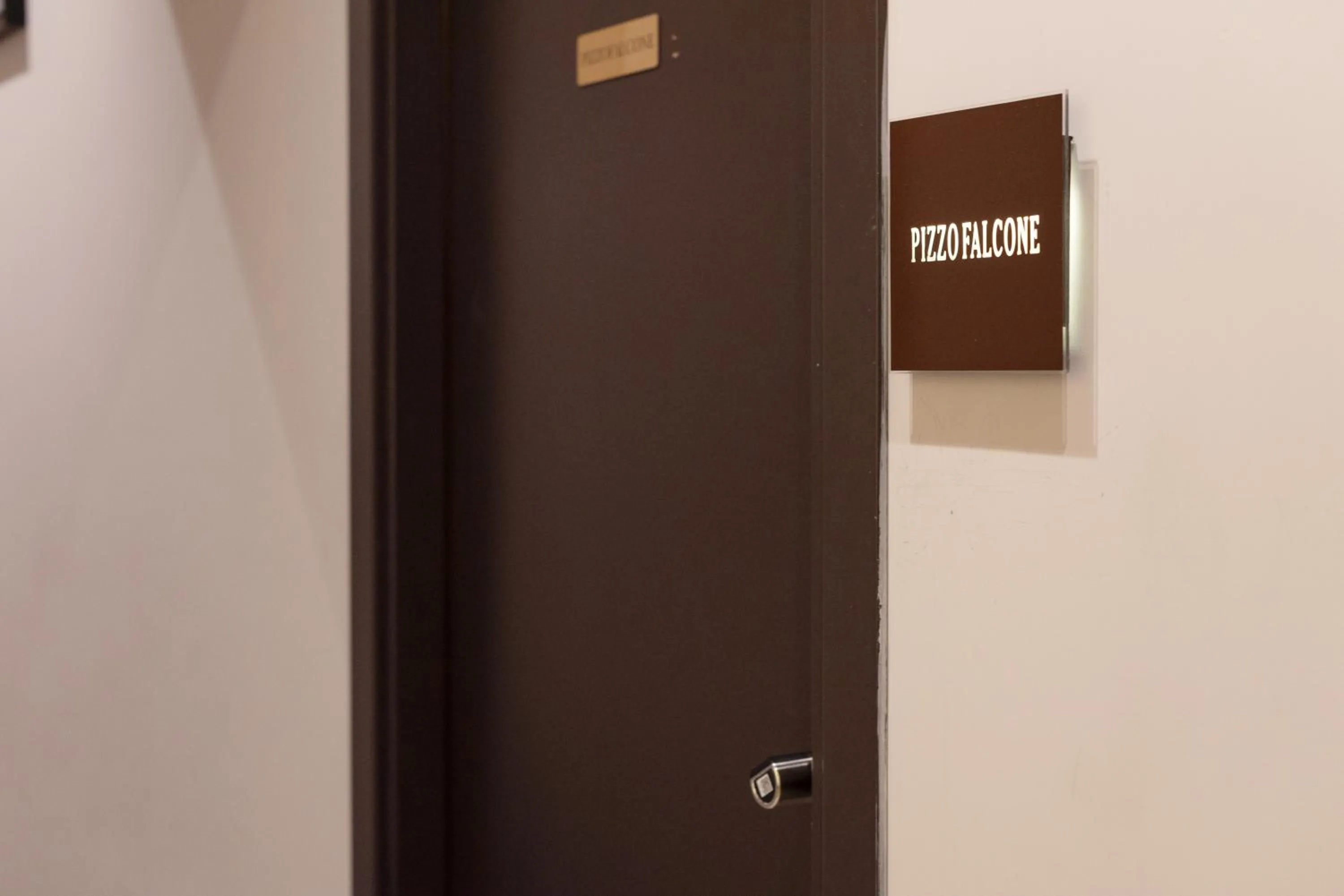 Text overlay in Neapolis Lifestyle