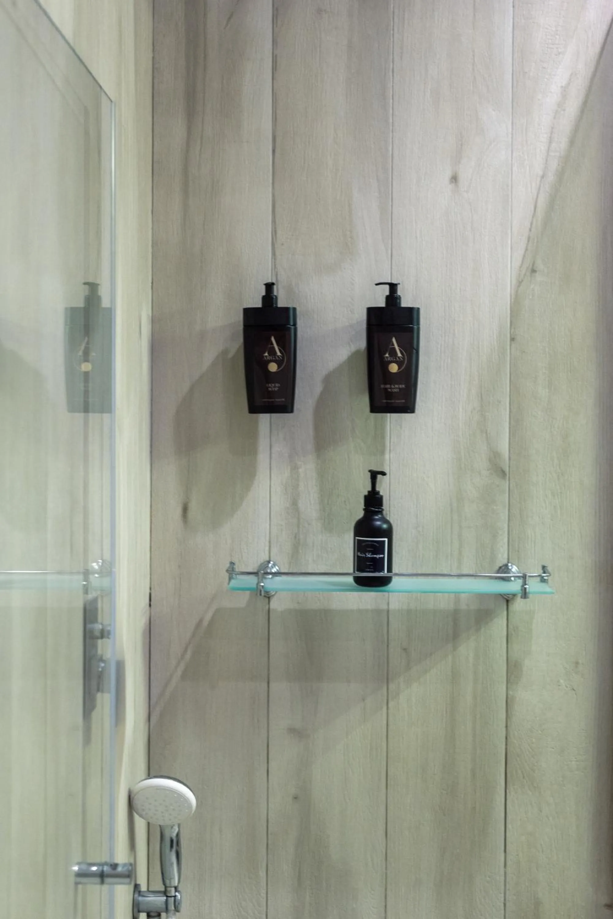 Shower in Neapolis Lifestyle