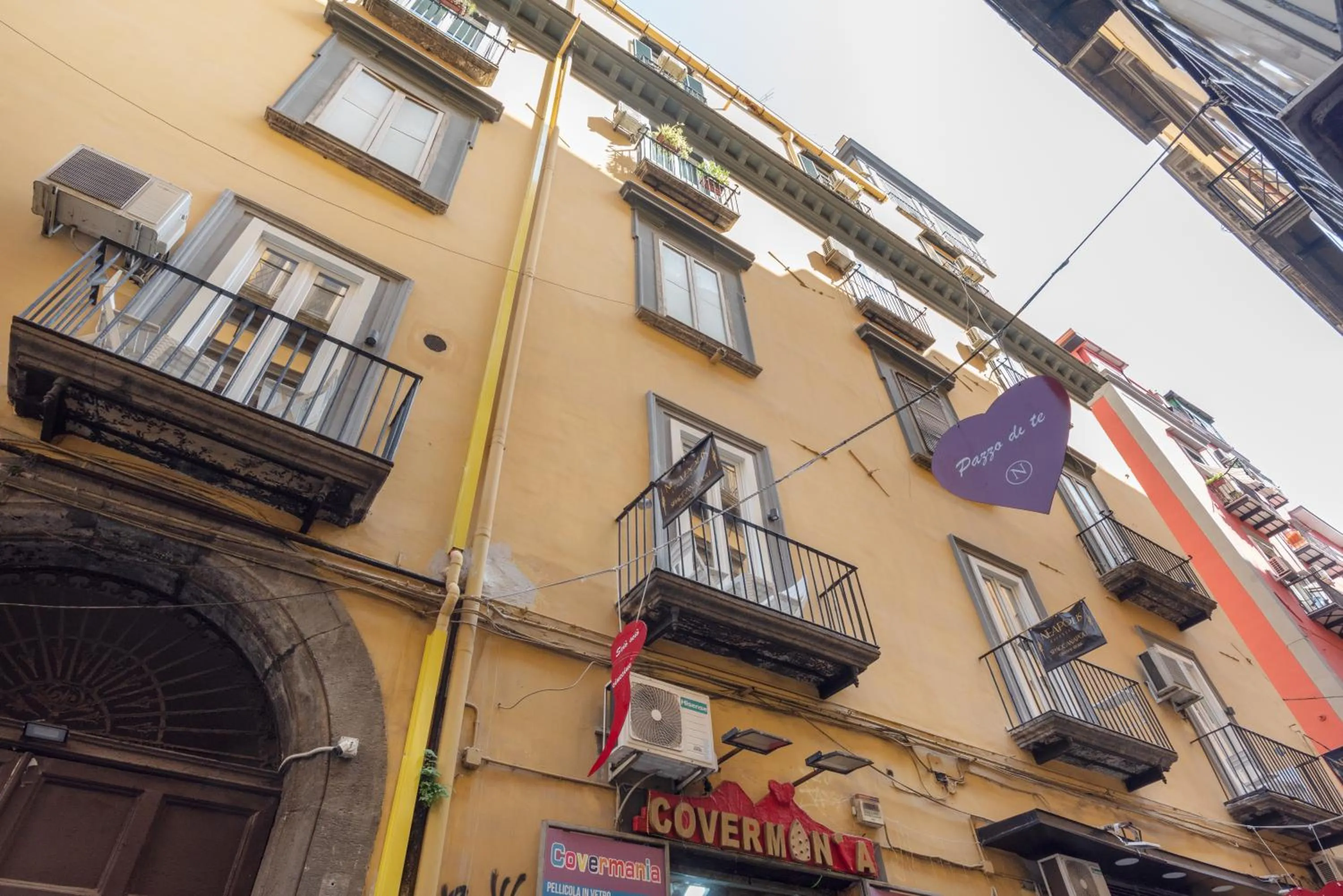 Street view in Neapolis Lifestyle