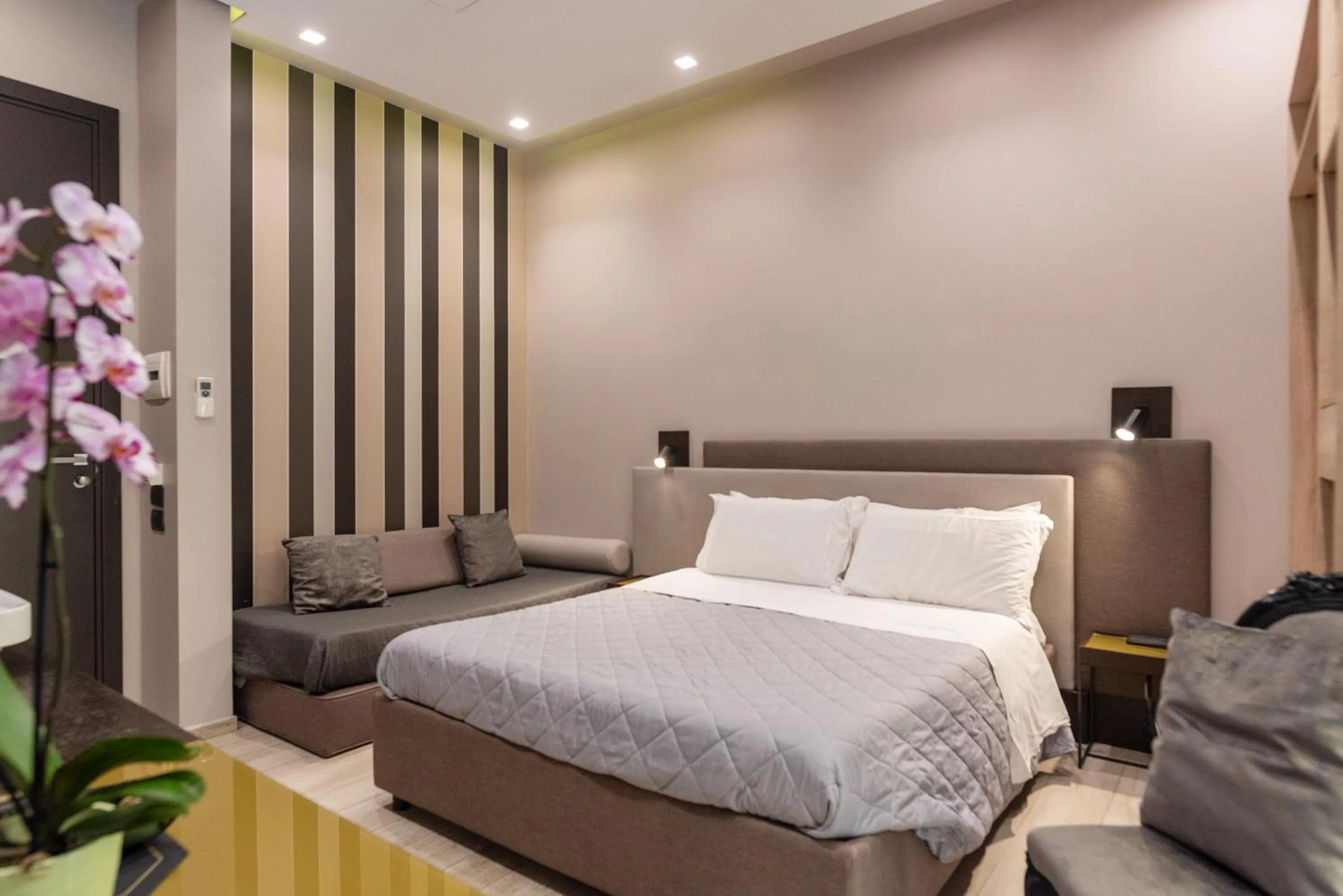 Photo of the whole room, Bed in Neapolis Lifestyle