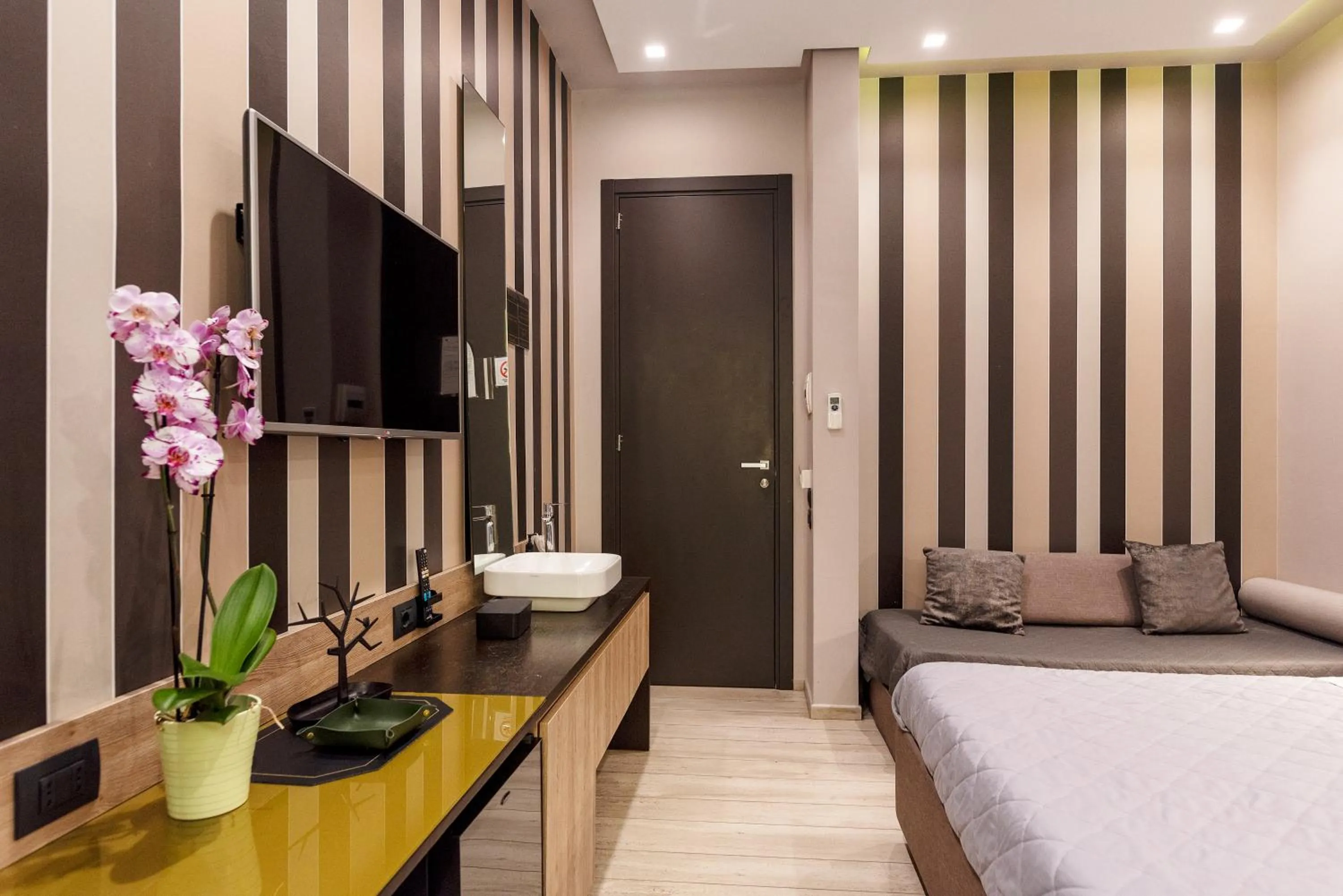 Photo of the whole room, Bed in Neapolis Lifestyle