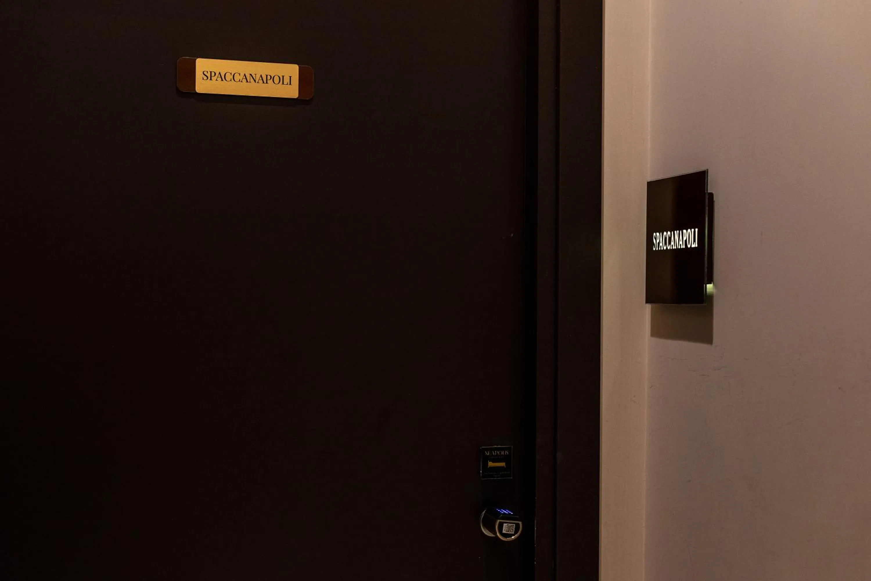 Text overlay in Neapolis Lifestyle