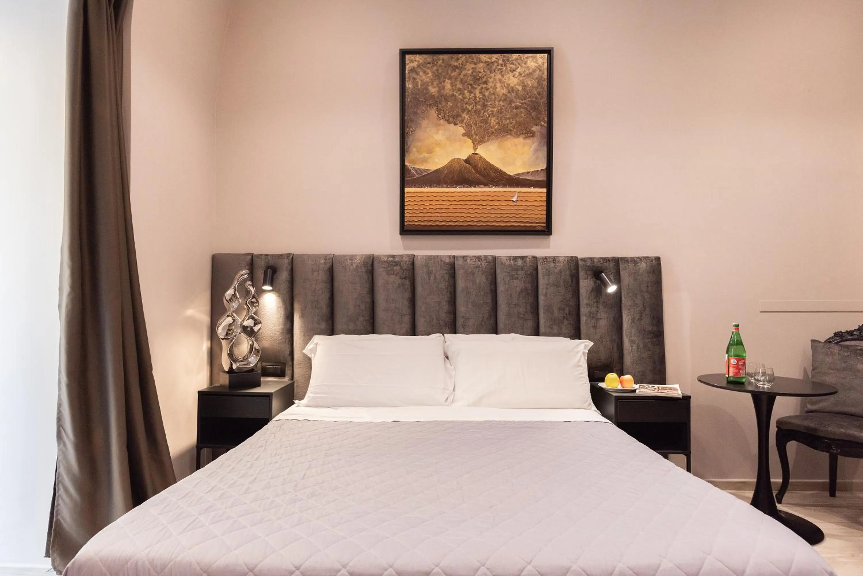 Photo of the whole room, Bed in Neapolis Lifestyle