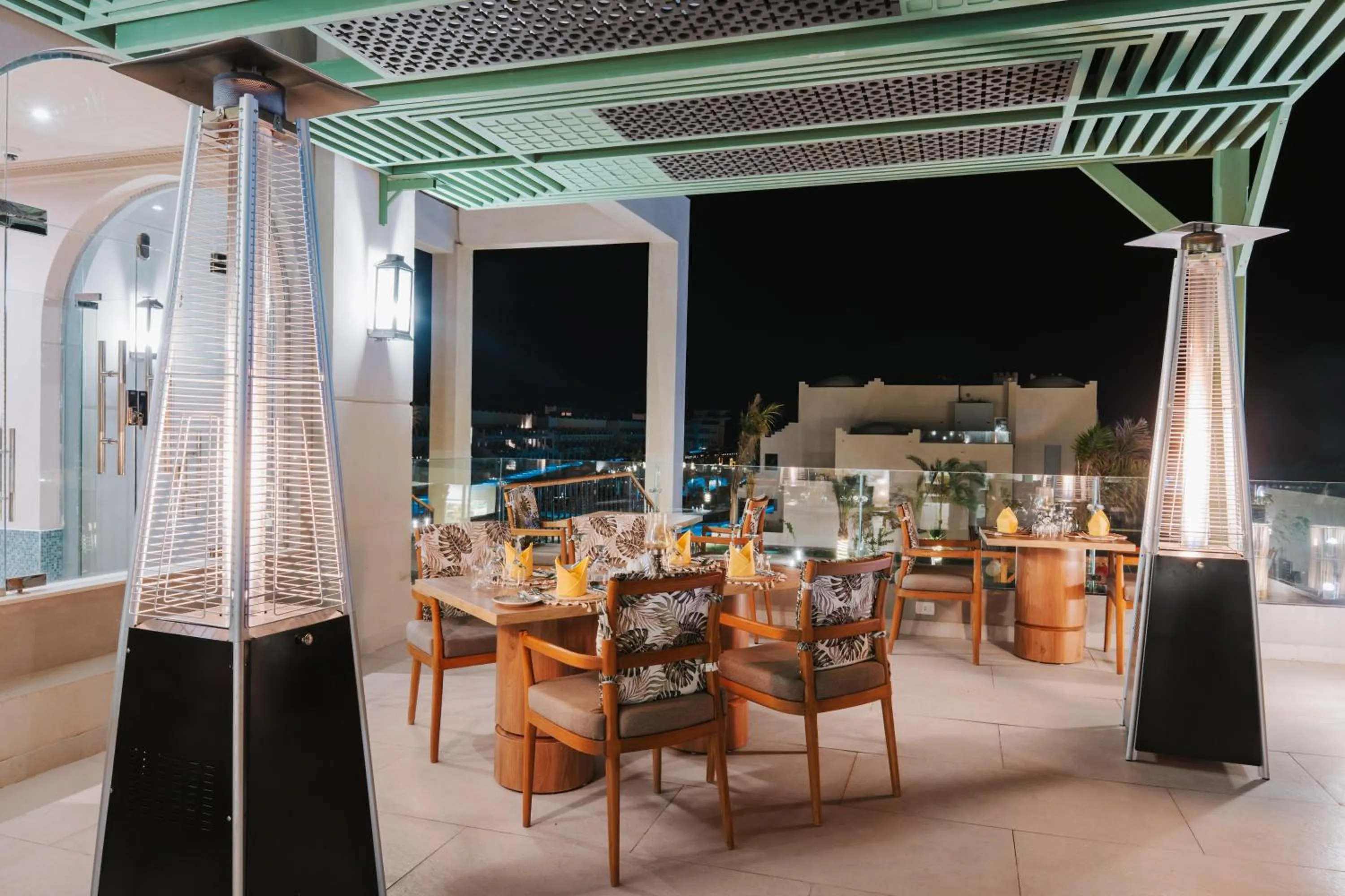 Restaurant/places to eat in Diamond Beach by Pearl Resorts