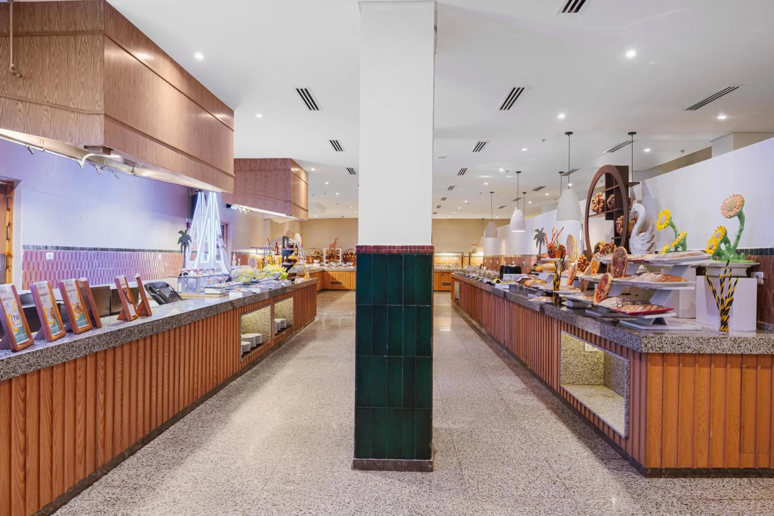 Restaurant/places to eat in Diamond Beach by Pearl Resorts